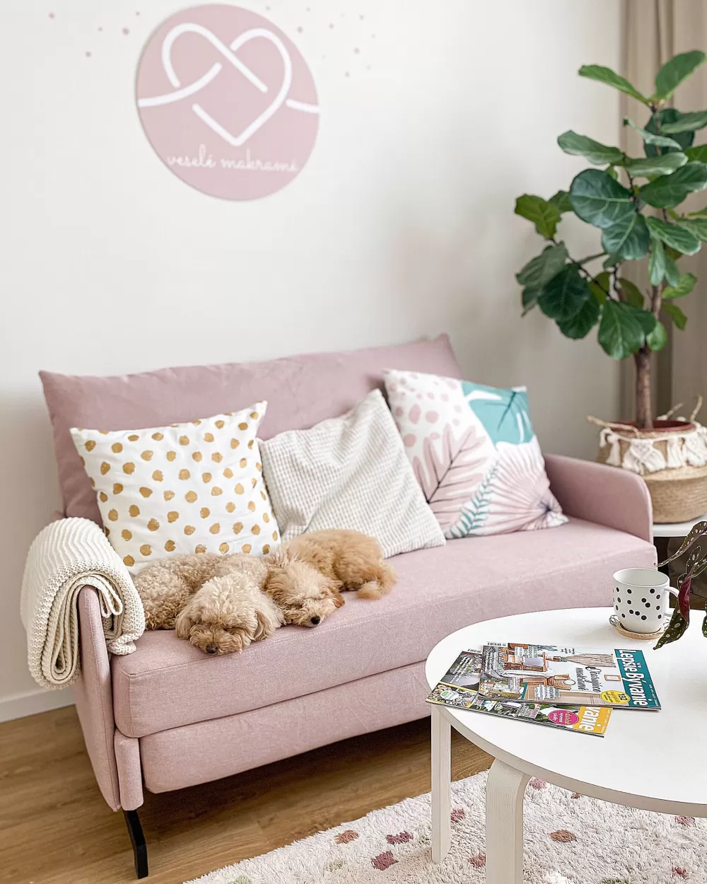 Divano Letto Belfast 2 Posti in Tessuto Rosa Chiaro - Design Accogliente Beliani
