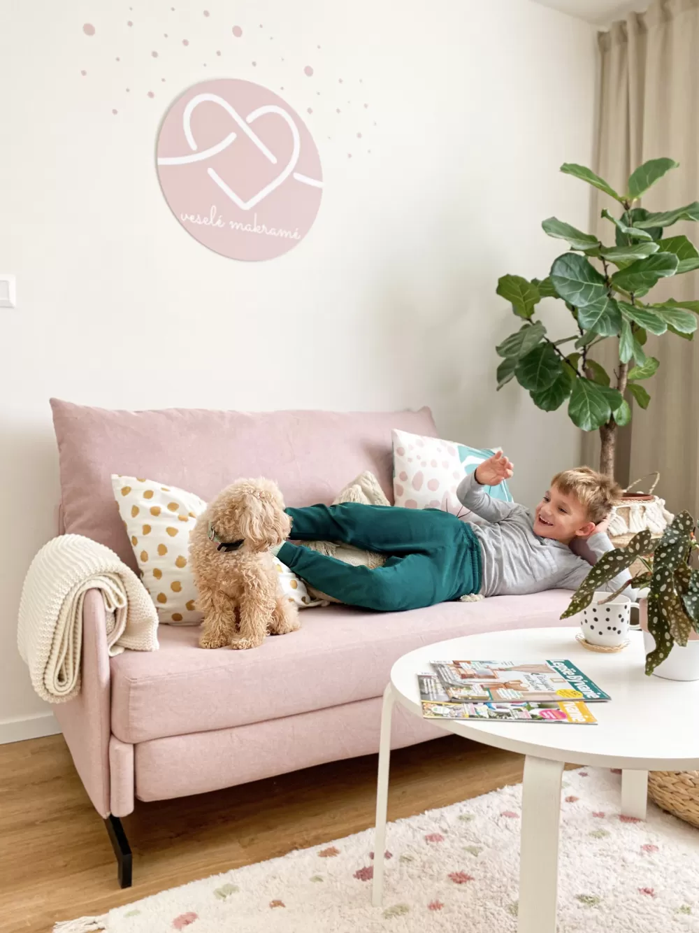 Divano Letto Belfast 2 Posti in Tessuto Rosa Chiaro - Design Accogliente Beliani