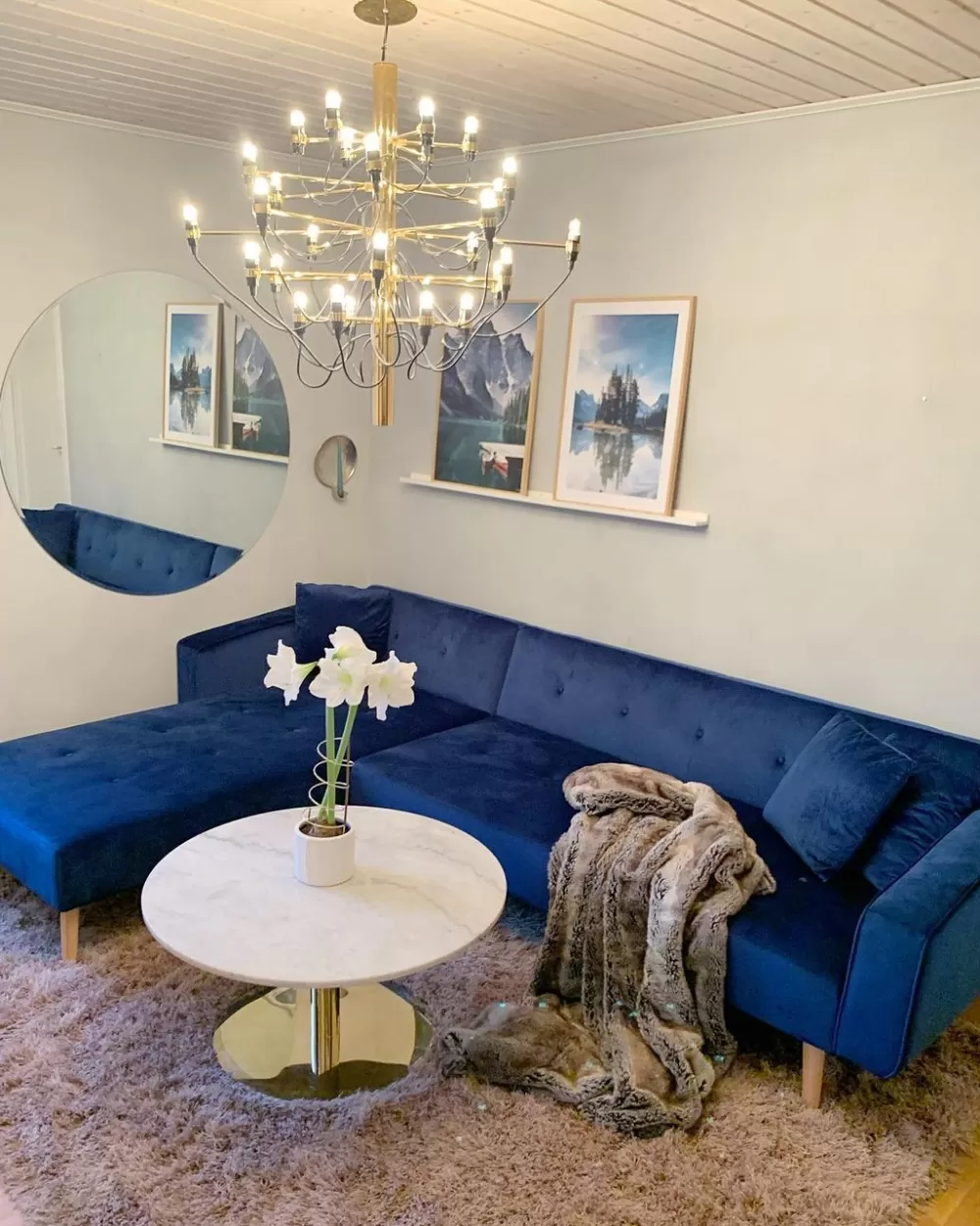 Divano angolare letto Beliani 4 posti, rivestimento in velluto blu navy - Modello Vadso con design moderno e comfort premium per salotto