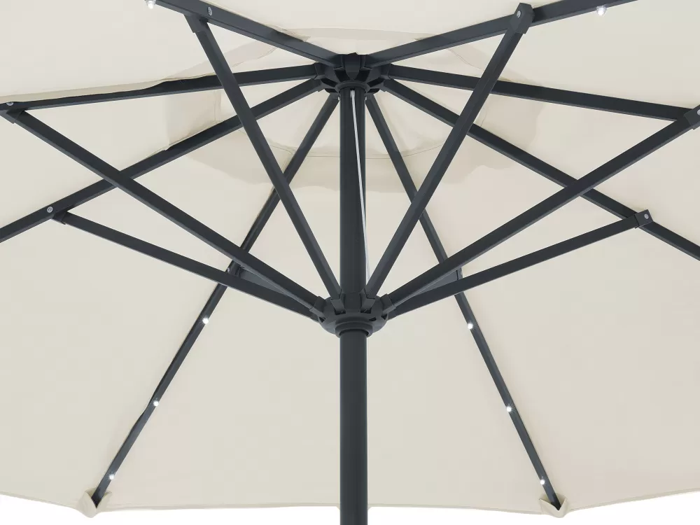 Set da Esterno Beliani Calvi - Tavolo con 4 Posti, Ombrellone Integrato e Struttura in Acciaio Color Blu Cielo, Ideale per Giardino o Terrazza