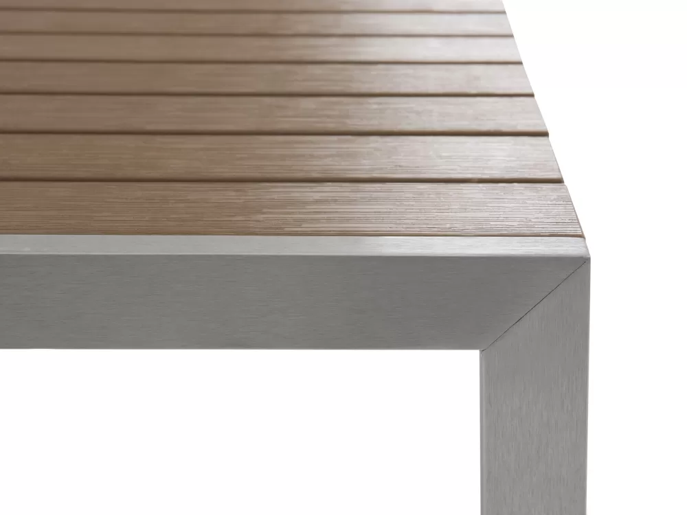 Offerta Beliani - Tavolo da Giardino in Alluminio con Sedute in Legno Chiaro per 6 Personi, Stile Nardo