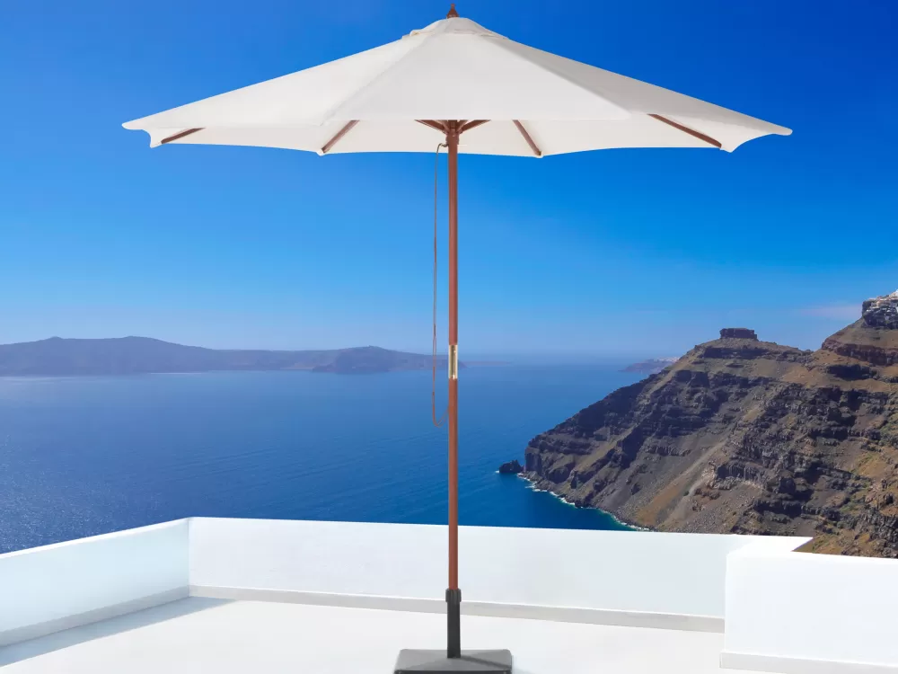Elegante set da esterno per 6 persone in acacia chiaro con comodo ombrellone - Stile Maui | Promozione Beliani