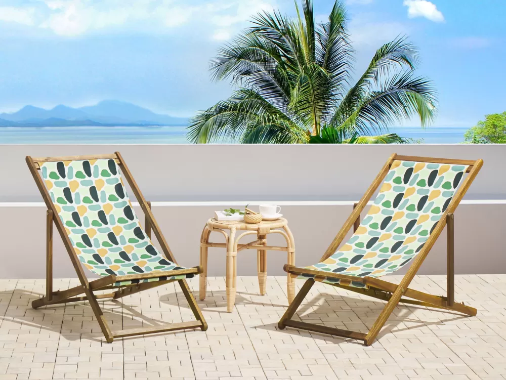 Beliani Poltrona Relax da Esterno in Legno di Acacia Chiaro con Tessuti Sostituibili (Bianco Naturale/Multicolore) e 2 Vassoi Inclusi - Modello Anzio