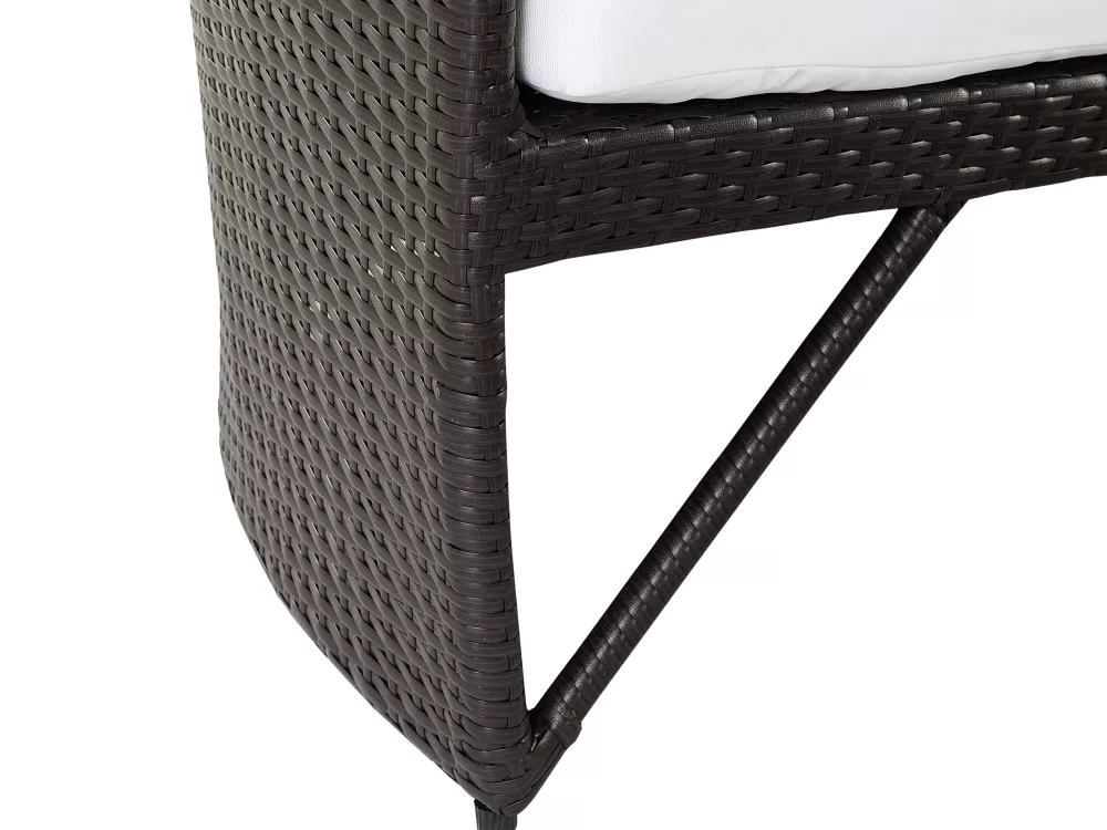 Beliani Tavolo da Pranzo in Legno Massello Marrone Scuro - Design Moderno con Struttura Solida - Ideale per Soggiorno o Veranda - Offerta Imperdibile