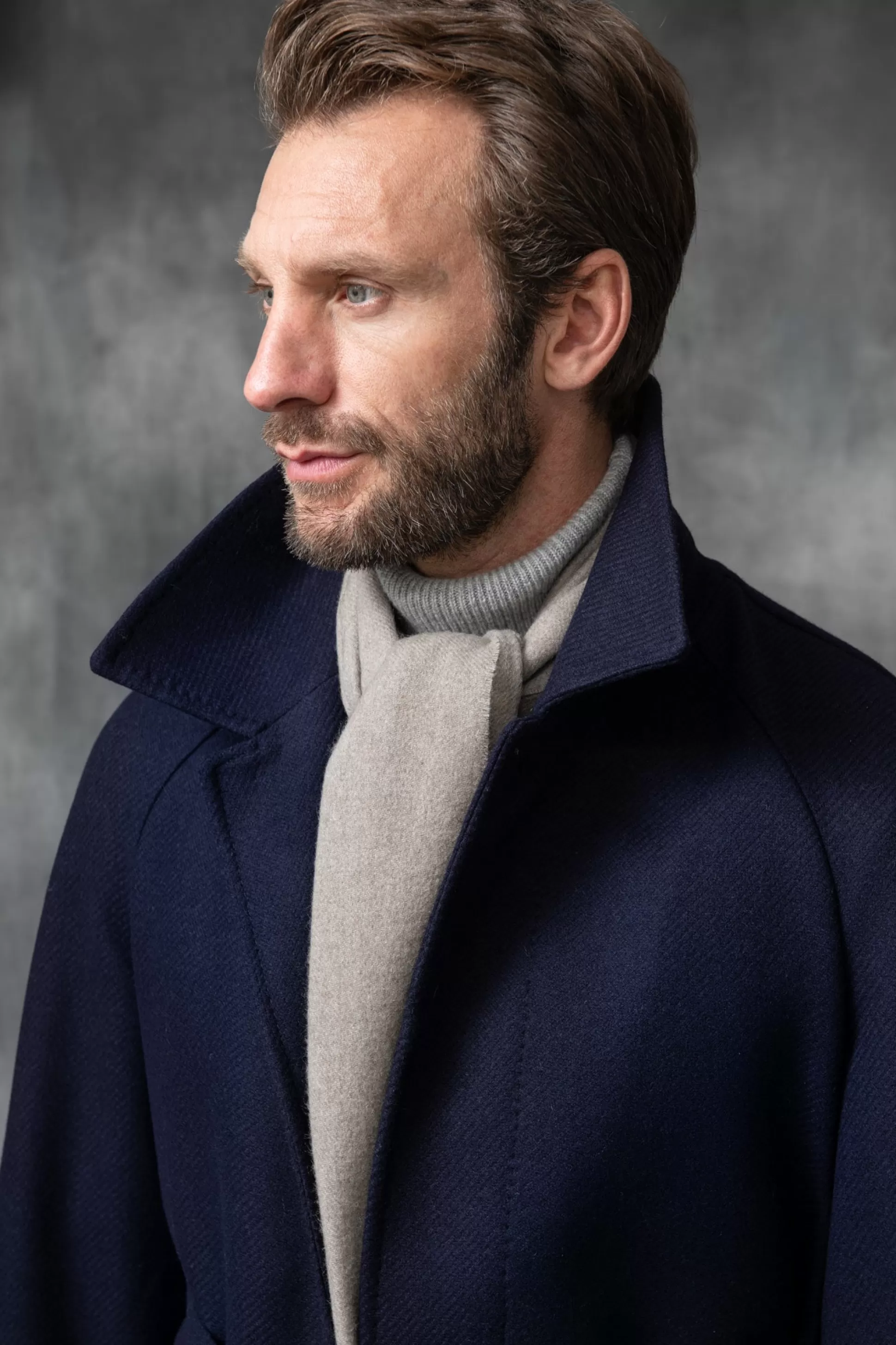 Sciarpa in Cashmere Beige Artigianale - Realizzata a Mano in Italia | Pini Parma, Lusso Accessibile