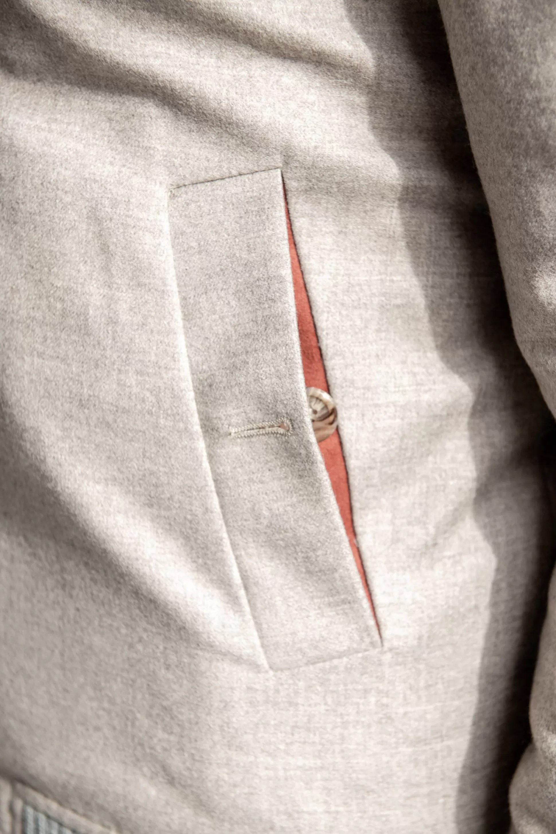 Giubbotto Imbottito Beige in Lana Loro Piana® con Tecnologia Antipioggia - Edizione Esclusiva Artigianato Italiano | Disponibile Presso Pini Parma