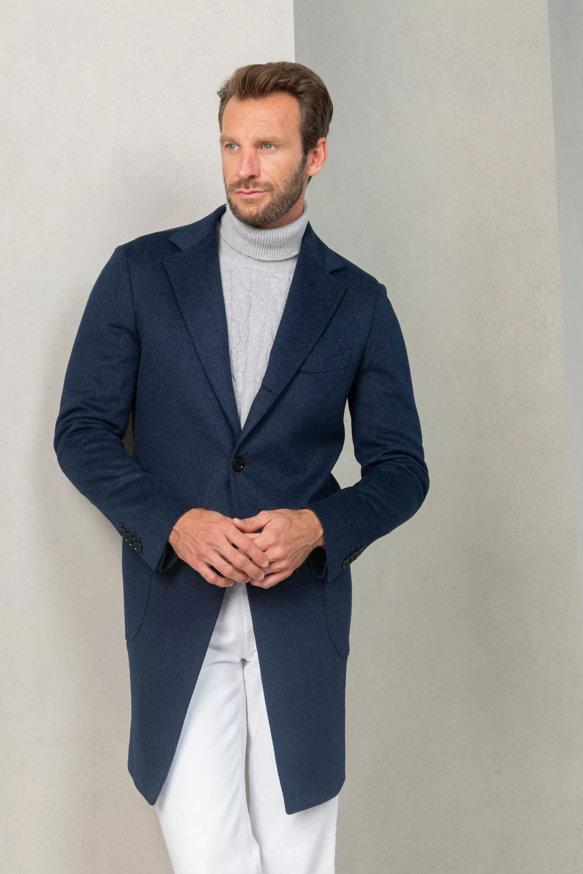 Giacca Blu in Pregiata Lana Loro Piana - Prodotto Artigianalmente in Italia | Scopri l'Offerta Esclusiva Pini Parma

（：，，
