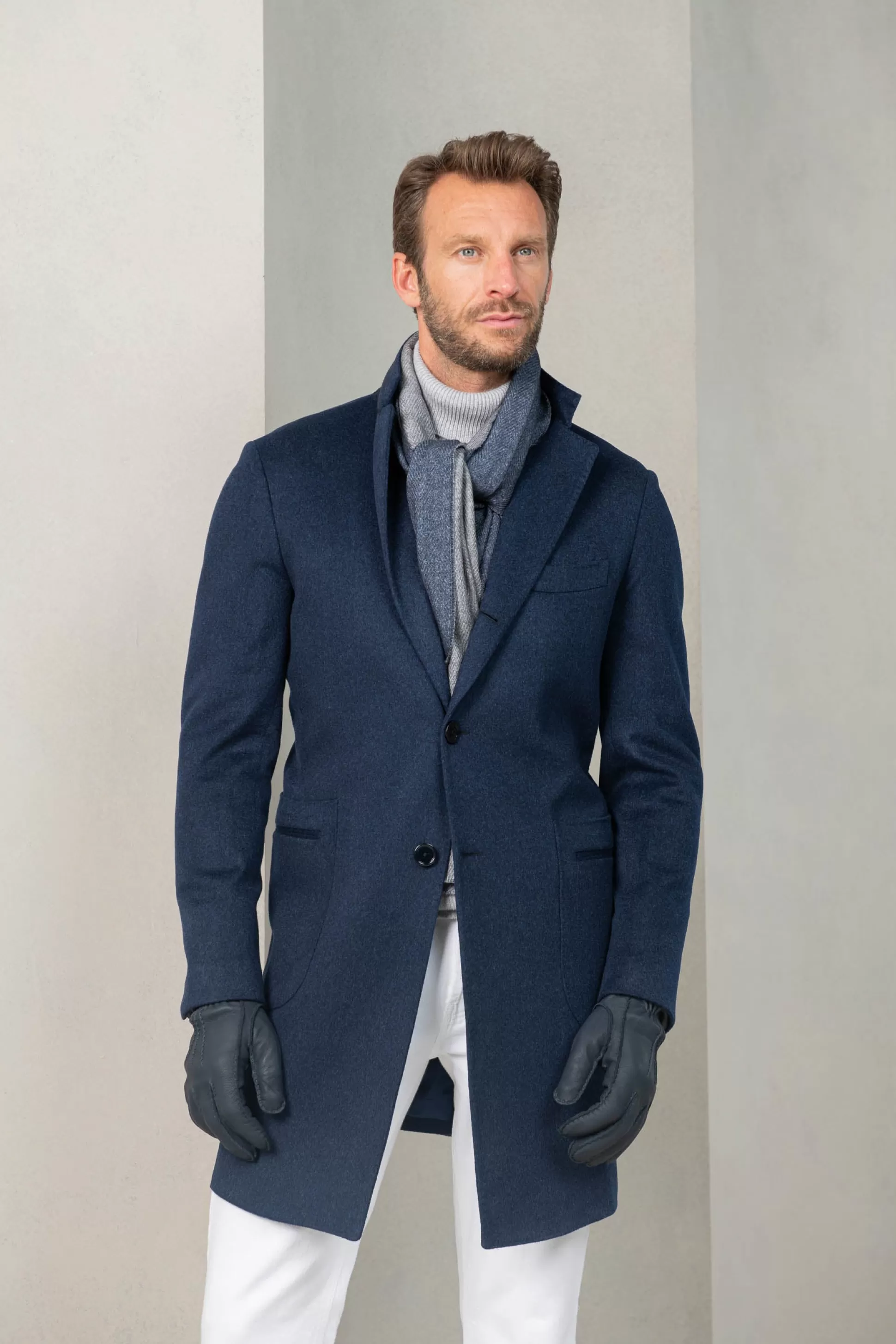 Giacca Blu in Pregiata Lana Loro Piana - Prodotto Artigianalmente in Italia | Scopri l'Offerta Esclusiva Pini Parma

（：，，