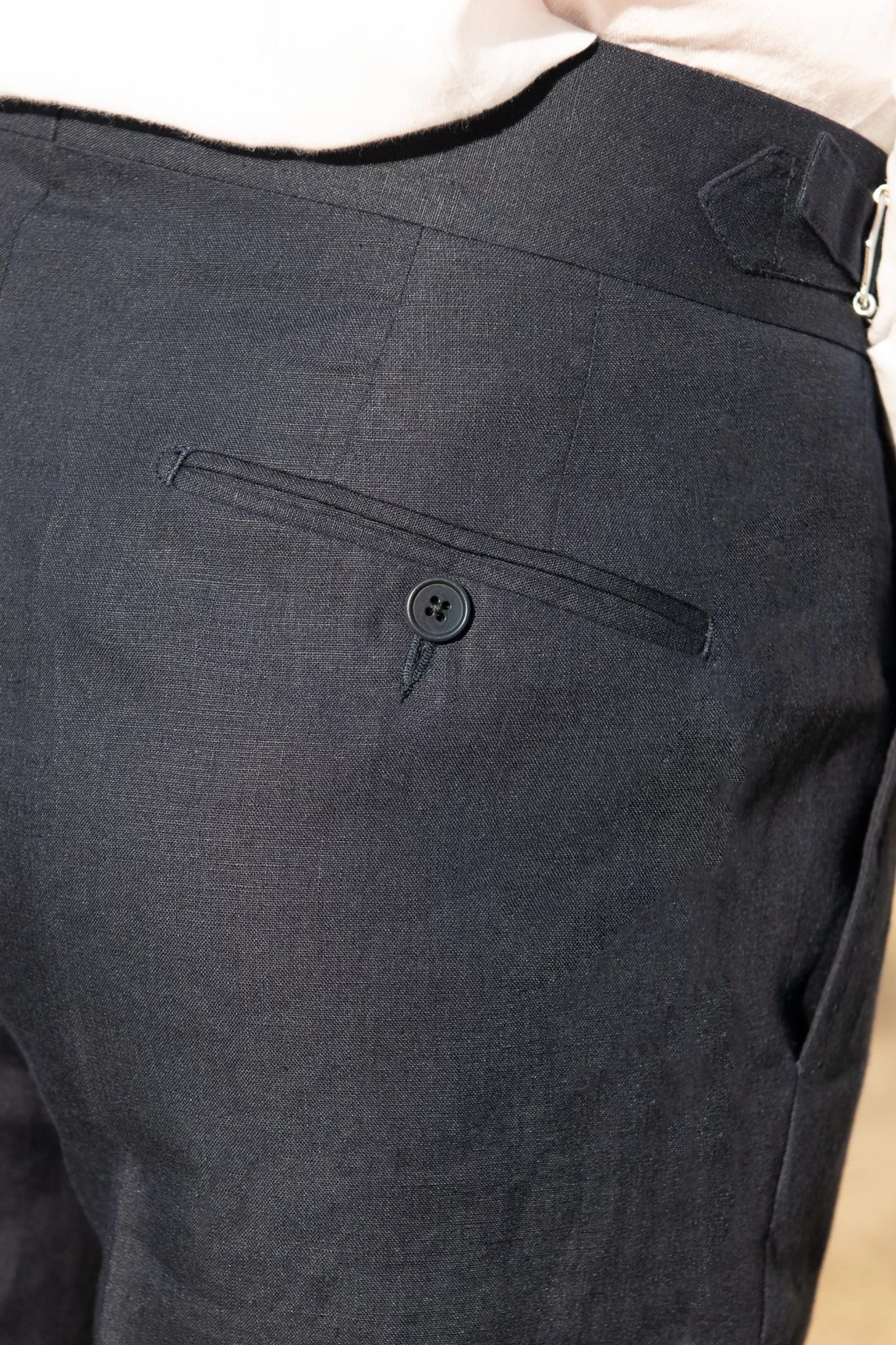 Pantaloni in Lino Blu Collezione Soragna - Artigianalità Italiana con Stile | Edizione Limitata Pini Parma in Offerta

（：，
