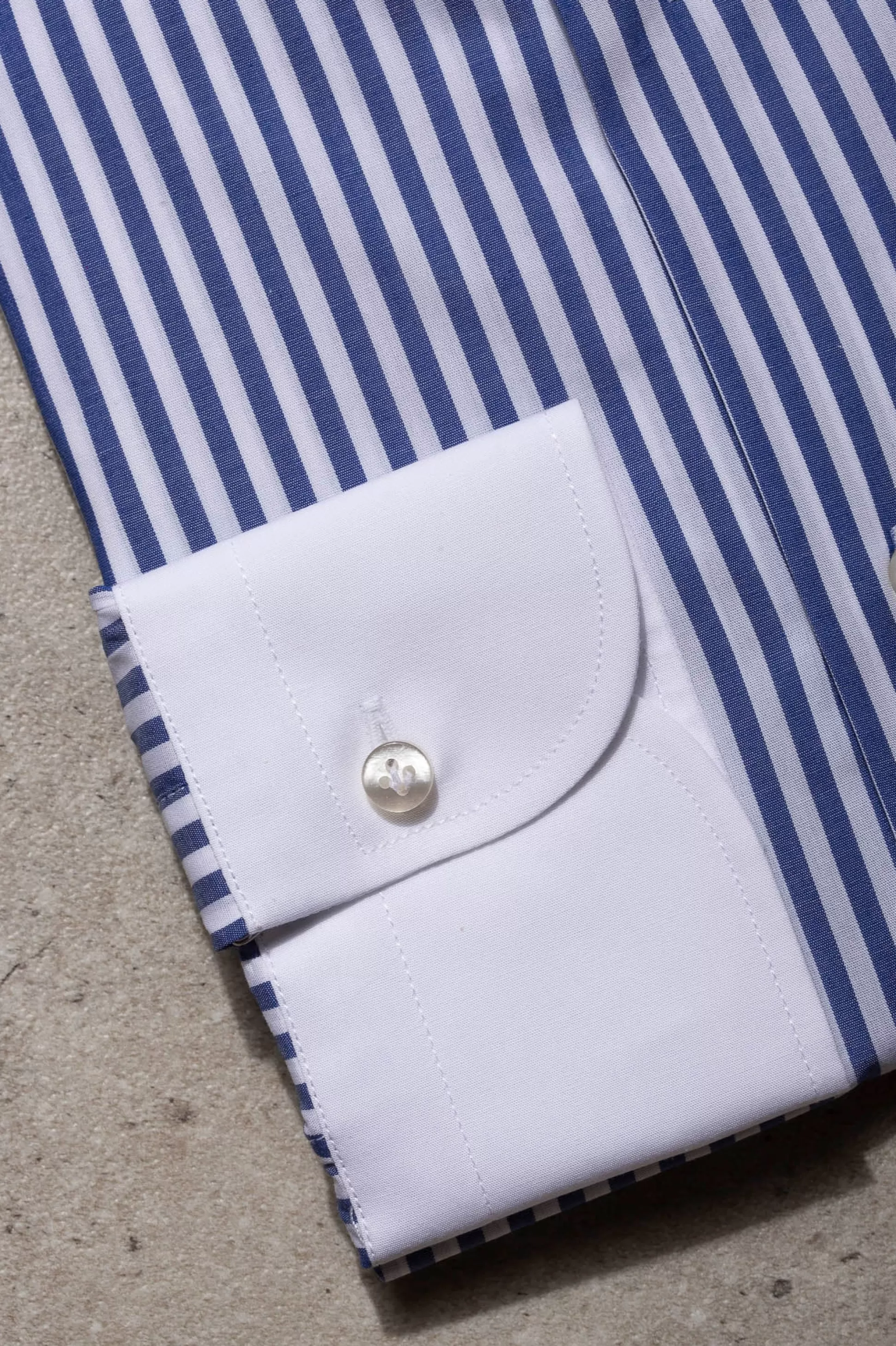 Camicia Uomo Elegante con Righe Azzurre e Collo Bianco - Edizione Speciale Autunno 2023 | Prodotto Artigianalmente in Italia | Pini Parma - Eccellenza Italiana nel Design