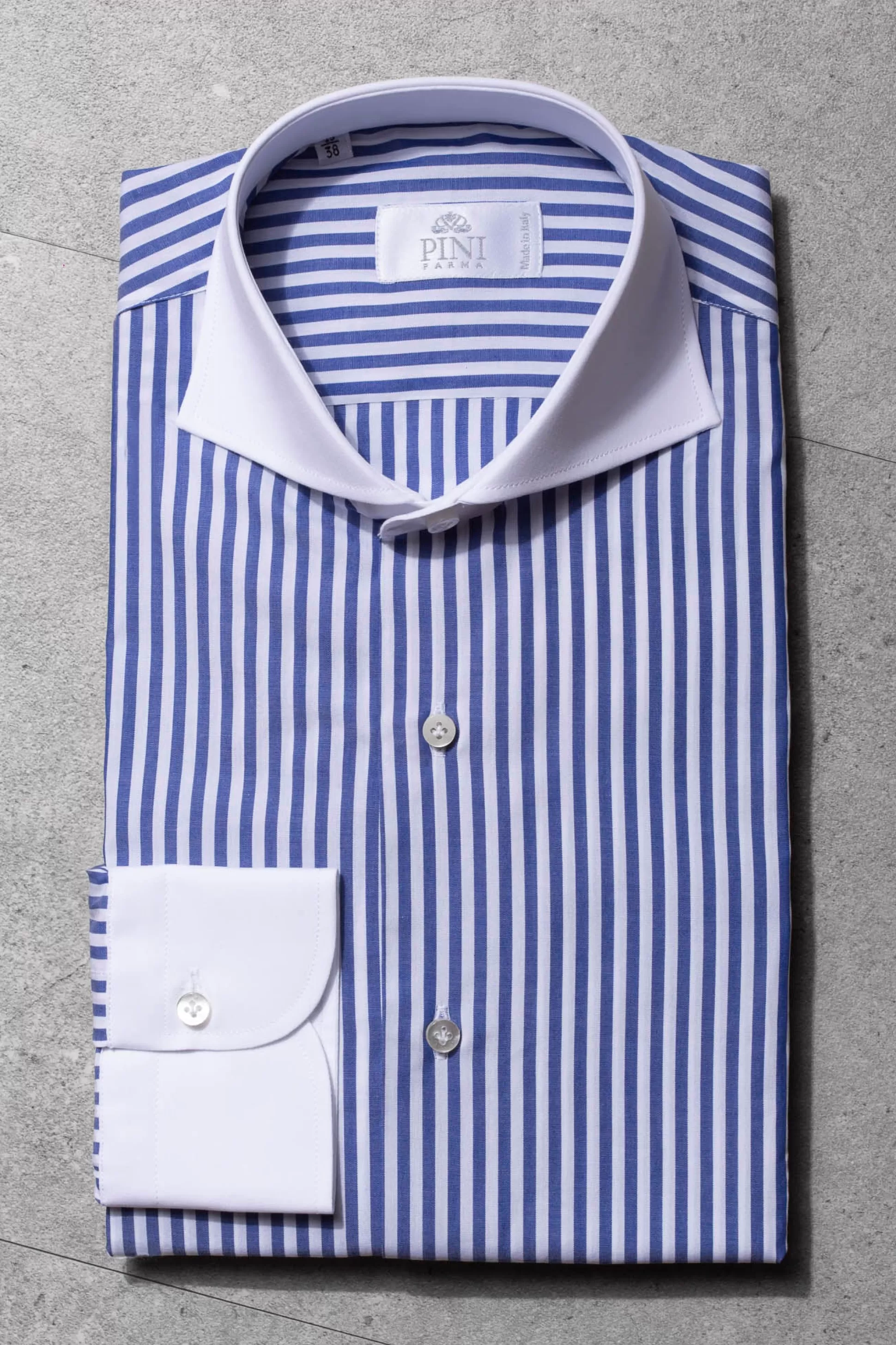 Camicia Uomo Elegante con Righe Azzurre e Collo Bianco - Edizione Speciale Autunno 2023 | Prodotto Artigianalmente in Italia | Pini Parma - Eccellenza Italiana nel Design
