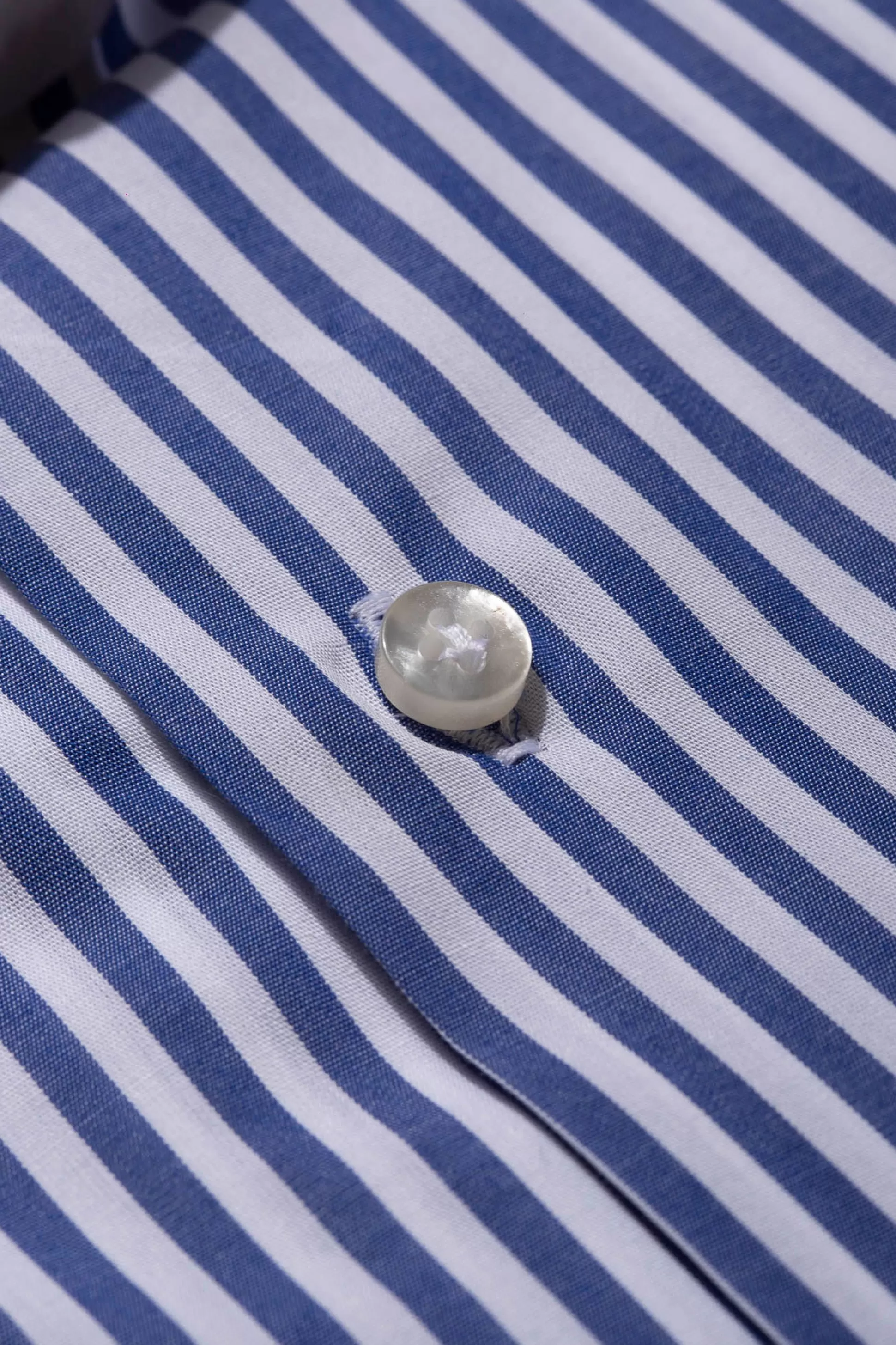 Camicia Uomo Elegante con Righe Azzurre e Collo Bianco - Edizione Speciale Autunno 2023 | Prodotto Artigianalmente in Italia | Pini Parma - Eccellenza Italiana nel Design