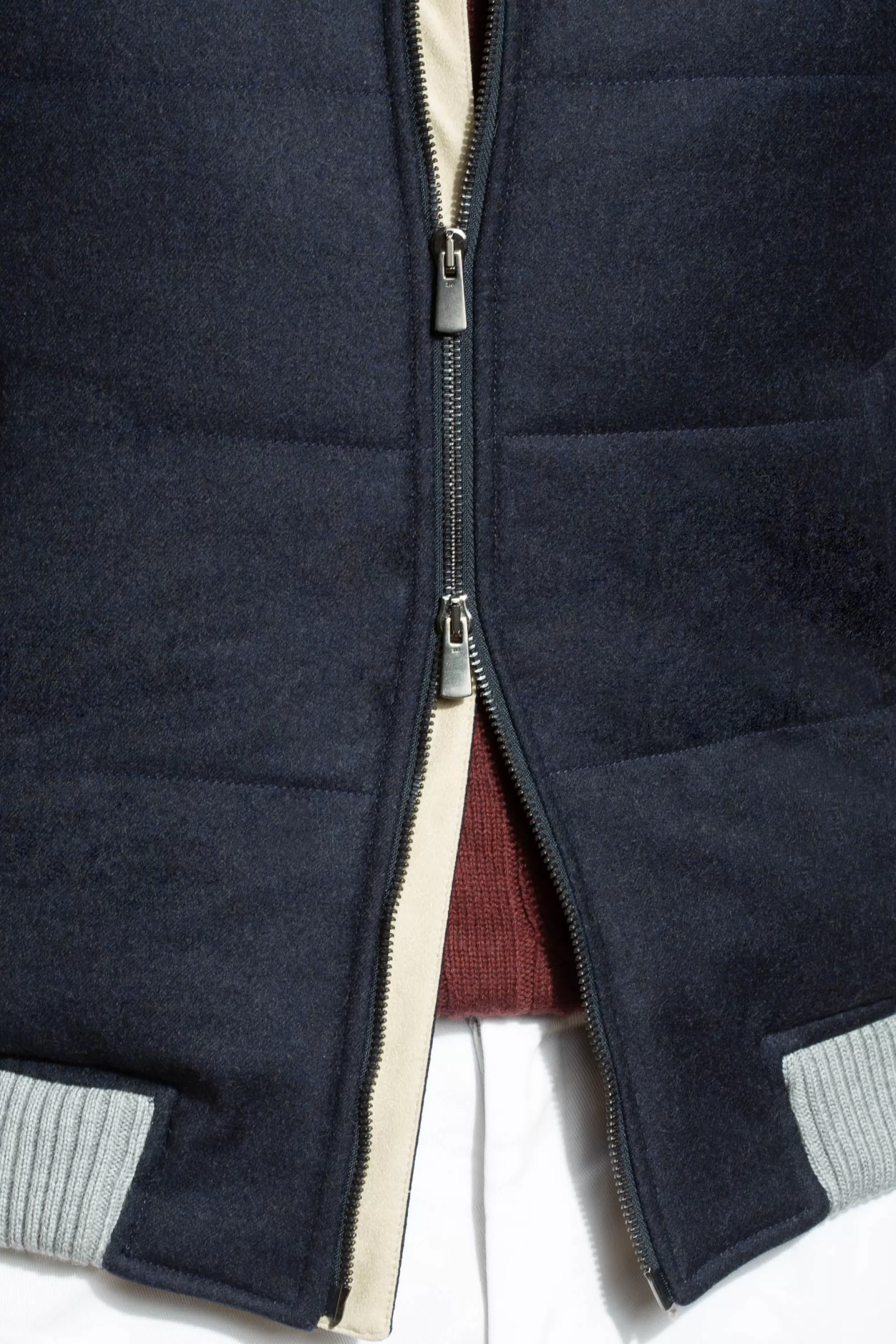 Giubbotto Elegante Blu con Zip Frontale in Lana Loro Piana - Tecnologia Impermeabile Rain System® - Prodotto Artigianalmente in Italia | Sconti Esclusivi Pini Parma