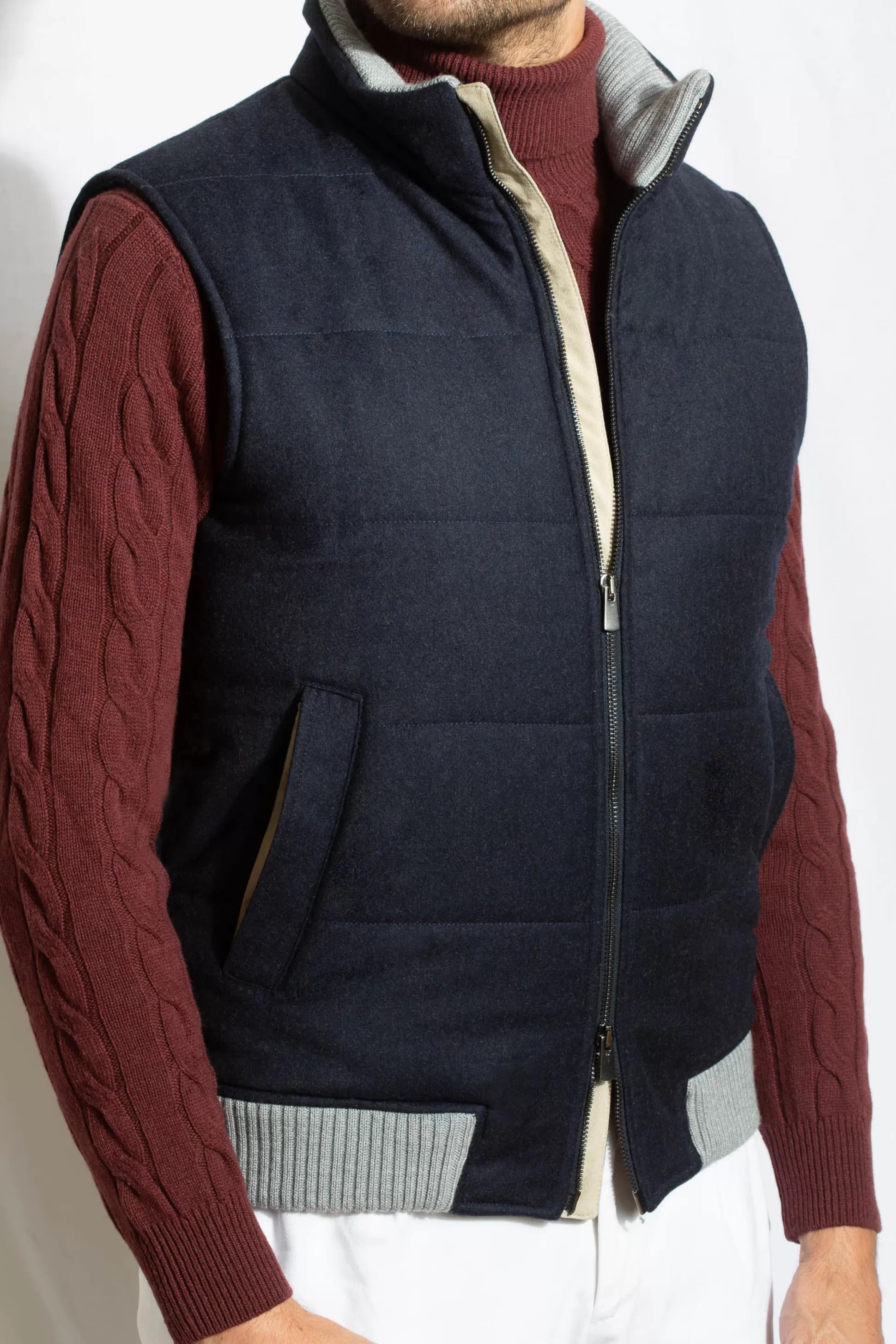 Giubbotto Elegante Blu con Zip Frontale in Lana Loro Piana - Tecnologia Impermeabile Rain System® - Prodotto Artigianalmente in Italia | Sconti Esclusivi Pini Parma