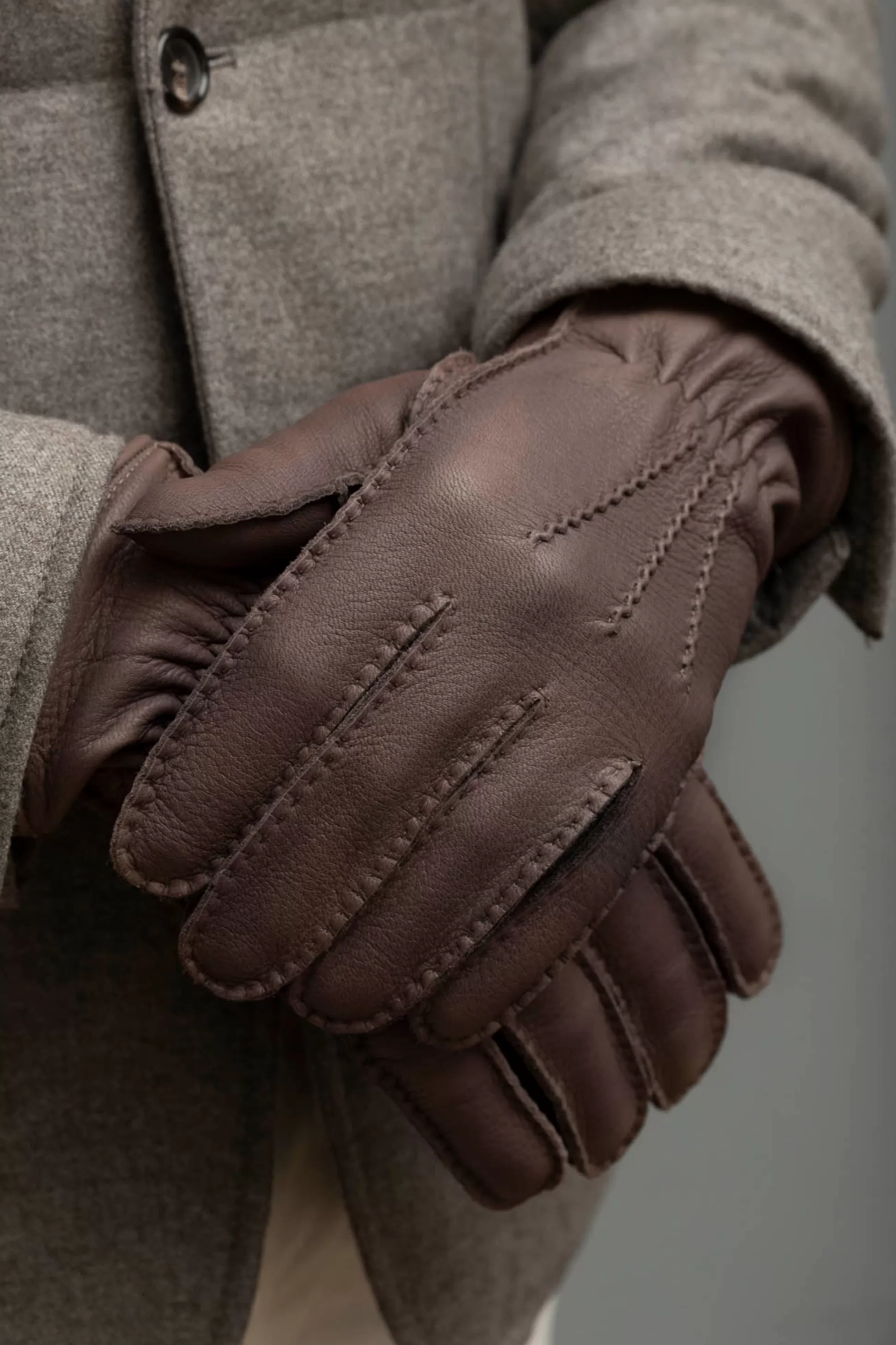 Pini Parma: Guanti in Pelle di Daino con Fodera in Cashmere, Conforto Senza Pari – Prodotto Artigianalmente in Italia