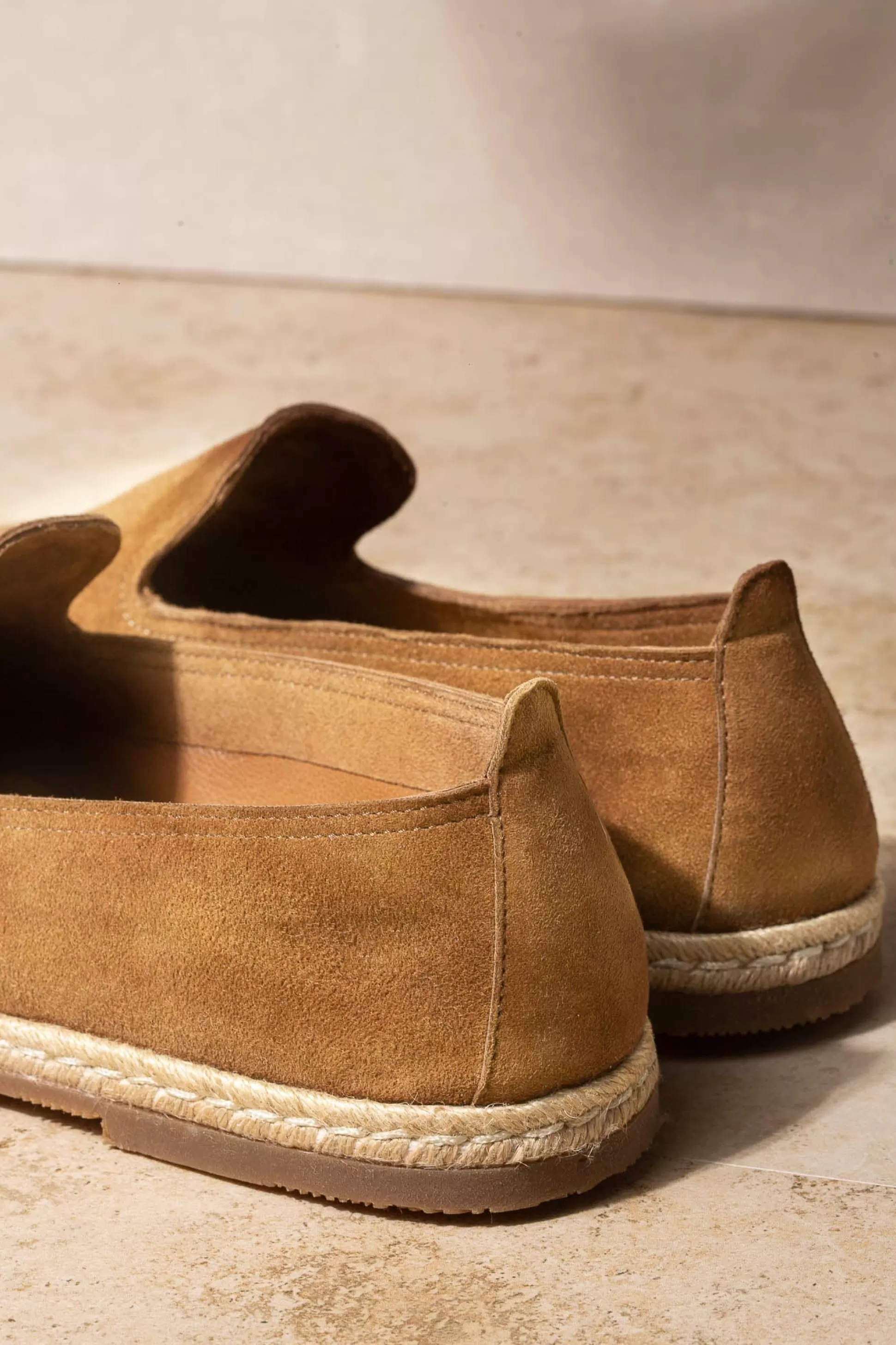 Eleganti Espadrillas in Scamosciato Cioccolato - Calzatura Artigianale Italiana | Pini Parma 

(：，，