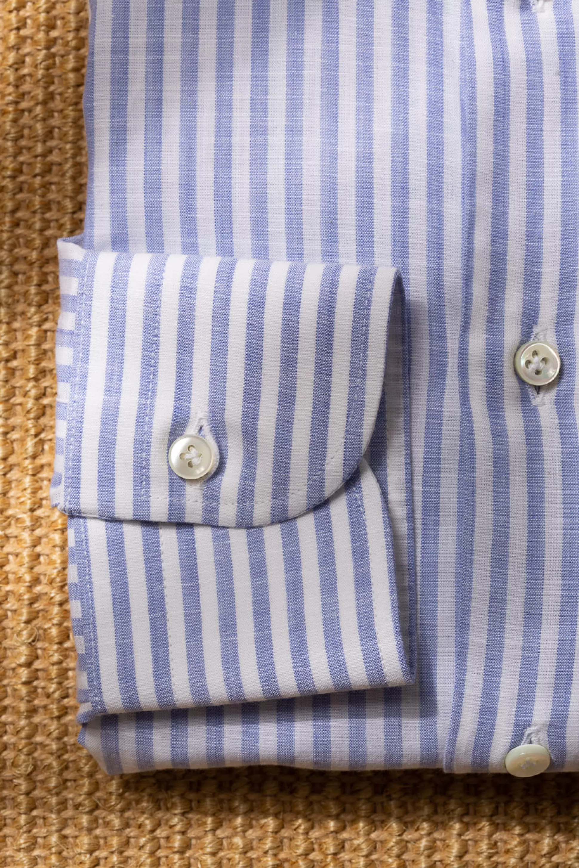 Pini Parma Sartoriale: Camicia Uomo con Righe Azzurro Chiaro e Bottoni - Fatto a Mano in Italia | Edizione Limitata