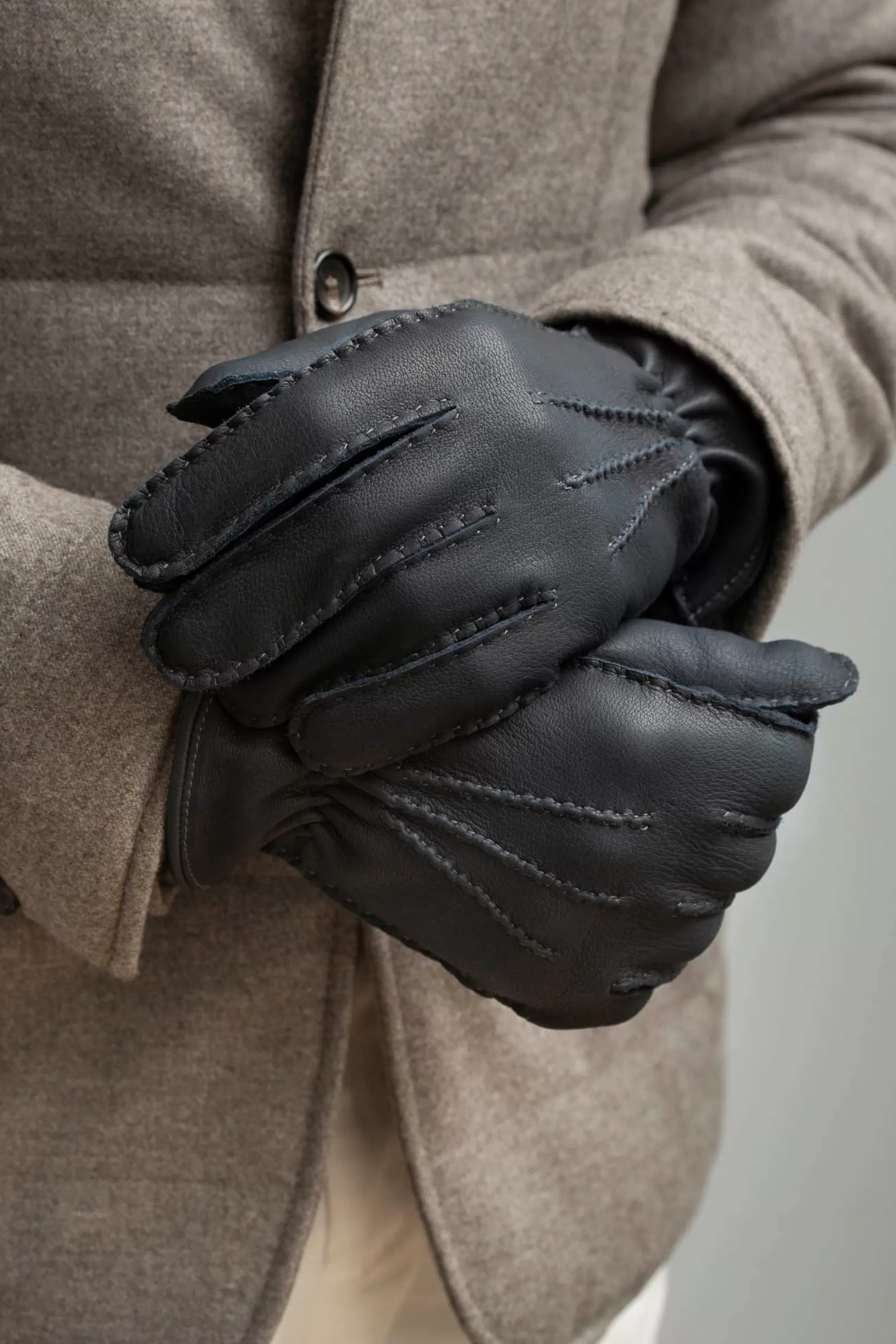 Guanti in Pelle di Daino con Rivestimento Cashmere - Blu Notte Elegante, Realizzati Artigianalmente in Italia | Novità Pini Parma