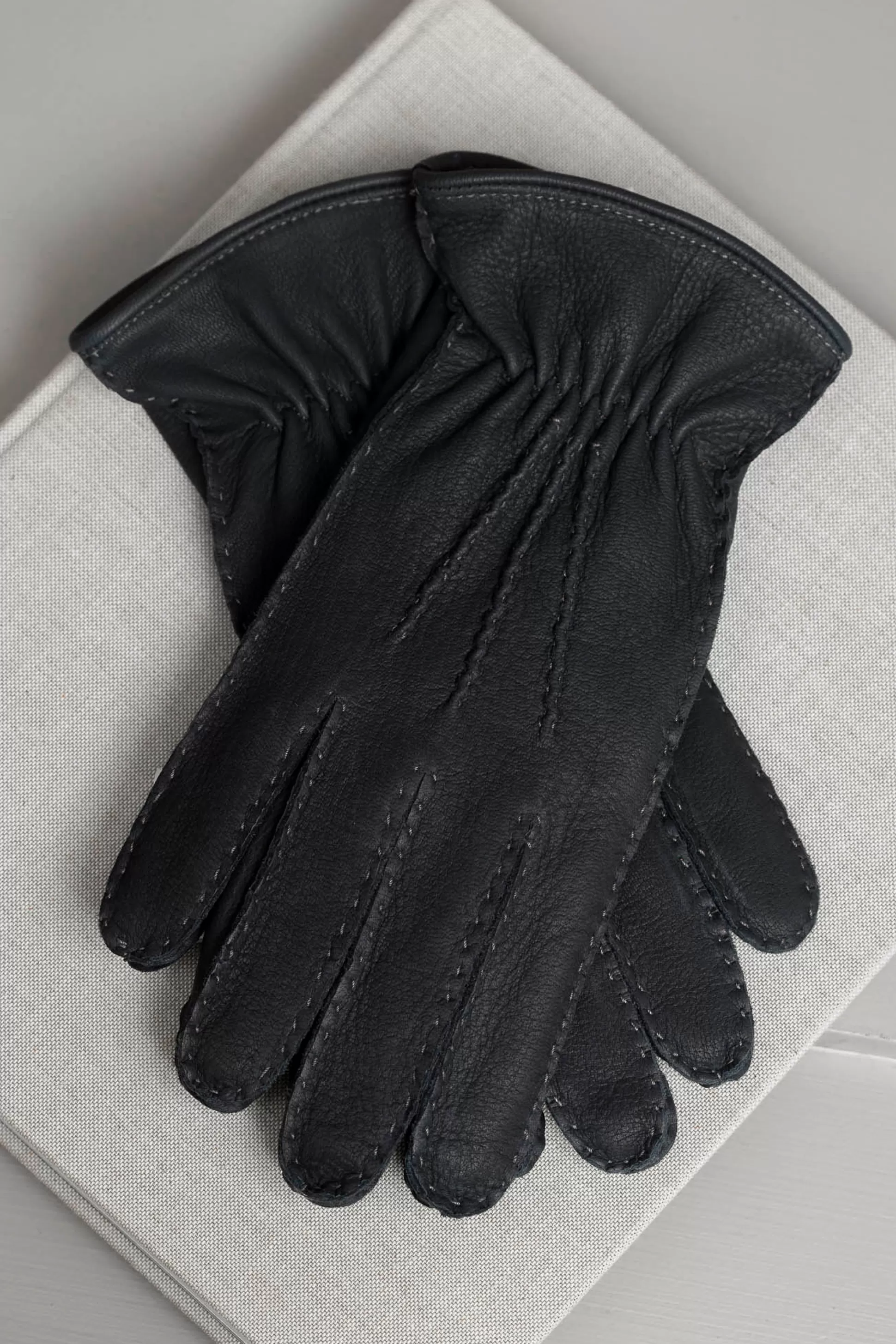 Guanti in Pelle di Daino con Rivestimento Cashmere - Blu Notte Elegante, Realizzati Artigianalmente in Italia | Novità Pini Parma