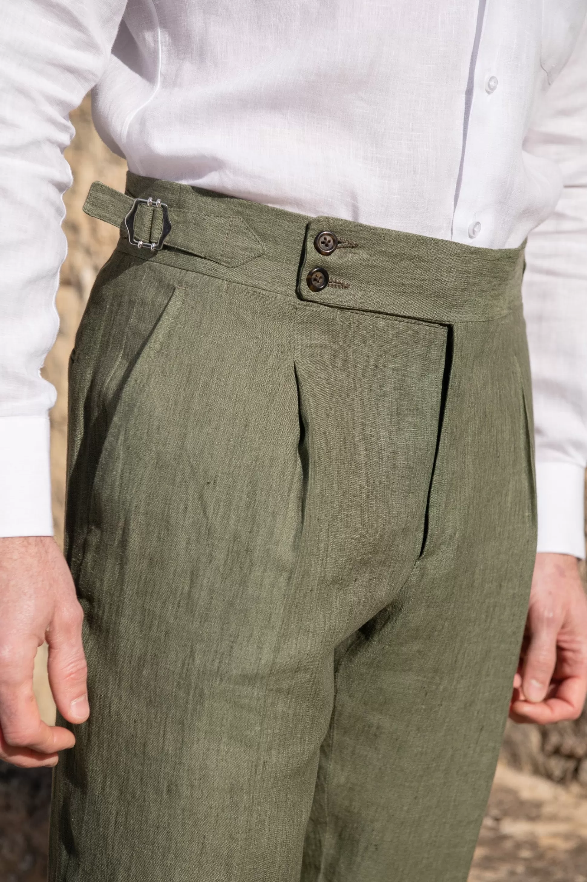 Pantalone Elegante in Lino Verde - Collezione Soragna | Prodotto Artigianalmente in Italia con Cura, Disponibile Presso Pini Parma Outlet. Tessuto Traspirante e Taglio Moderno per un Look Casual Raffinato.