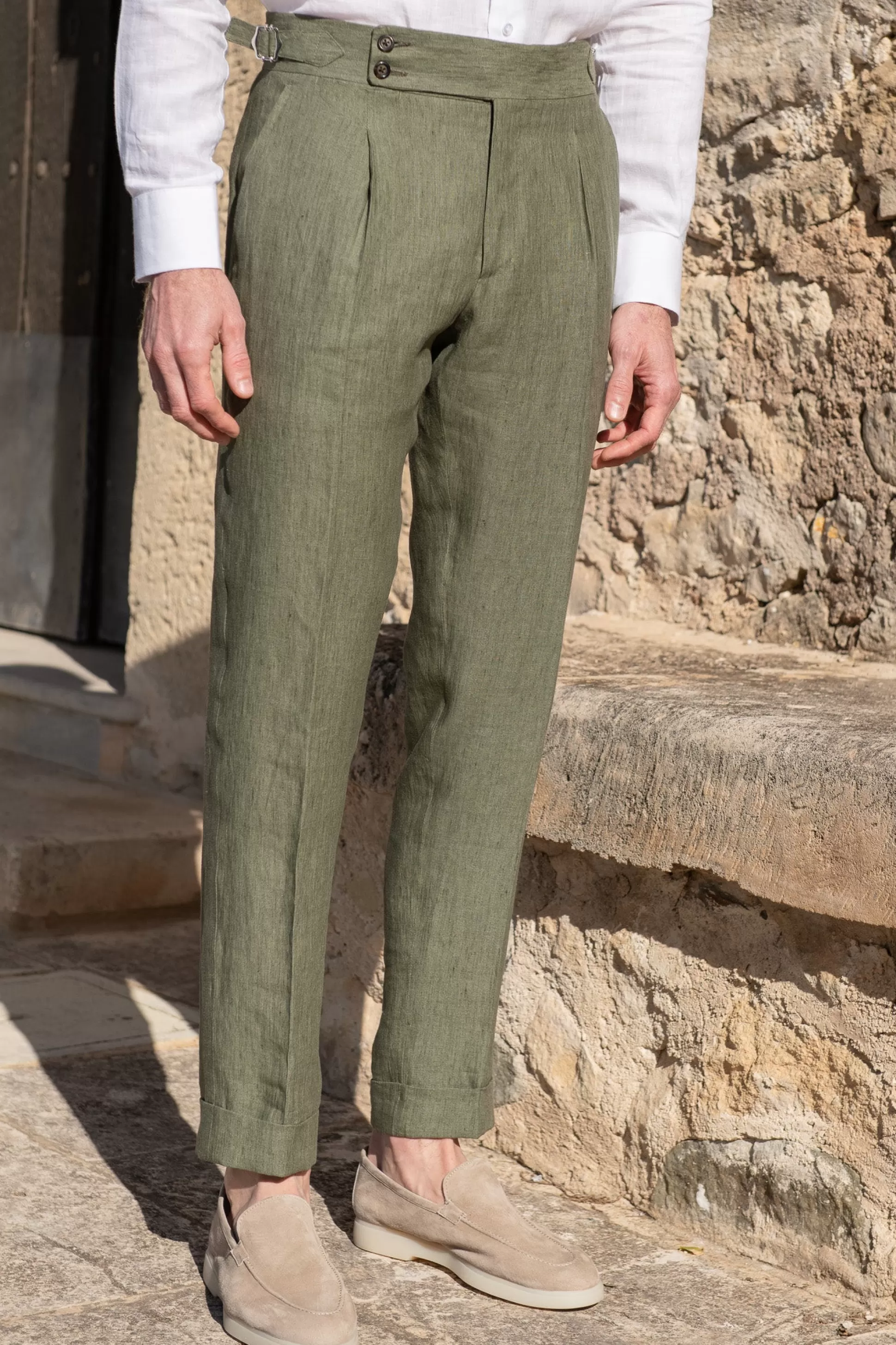 Pantalone Elegante in Lino Verde - Collezione Soragna | Prodotto Artigianalmente in Italia con Cura, Disponibile Presso Pini Parma Outlet. Tessuto Traspirante e Taglio Moderno per un Look Casual Raffinato.