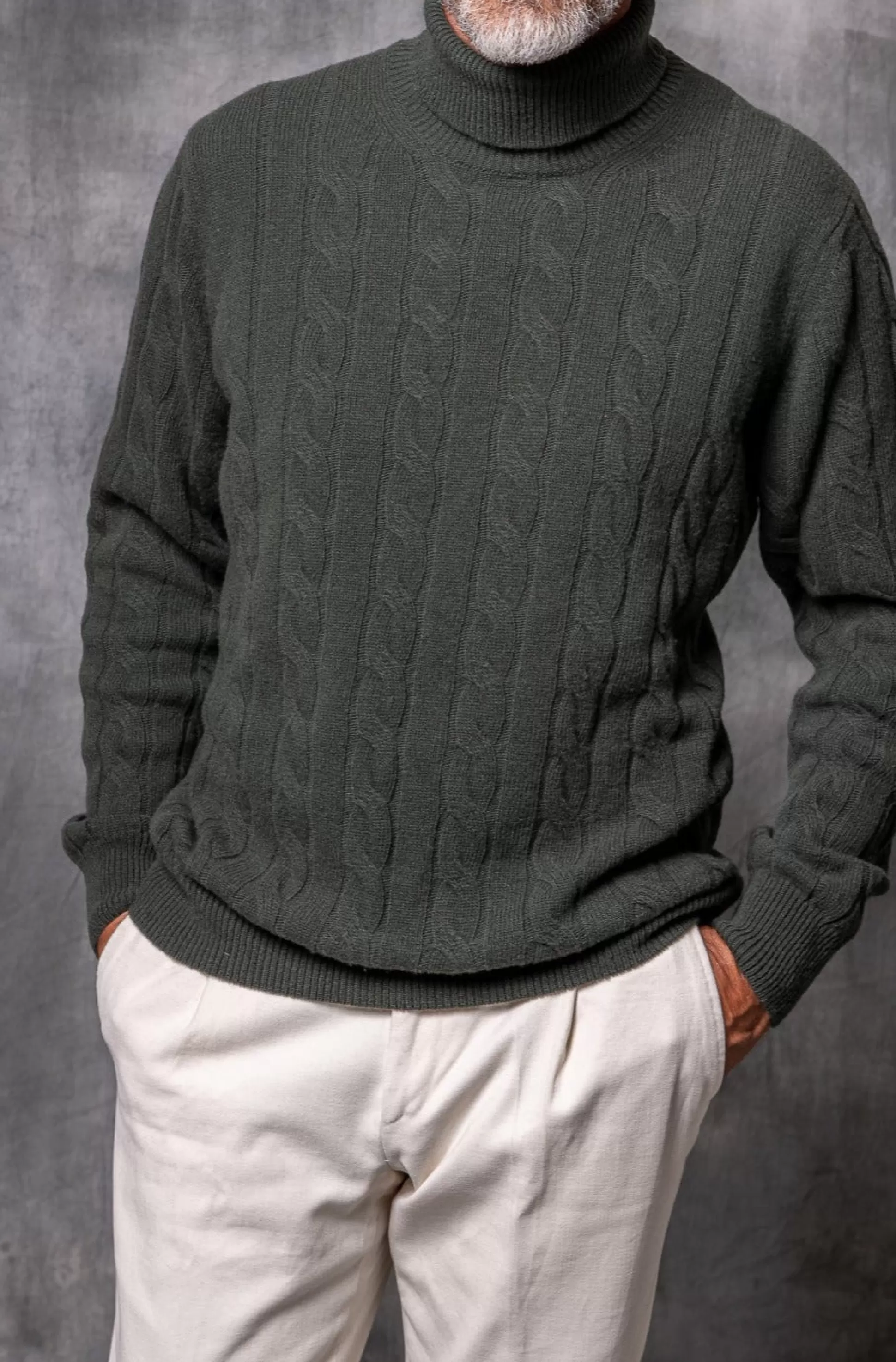 Maglione Dolcevita Verde Smeraldo - Artigianato Italiano di Pini Parma | Comfort Senza Tempo 

（：，(