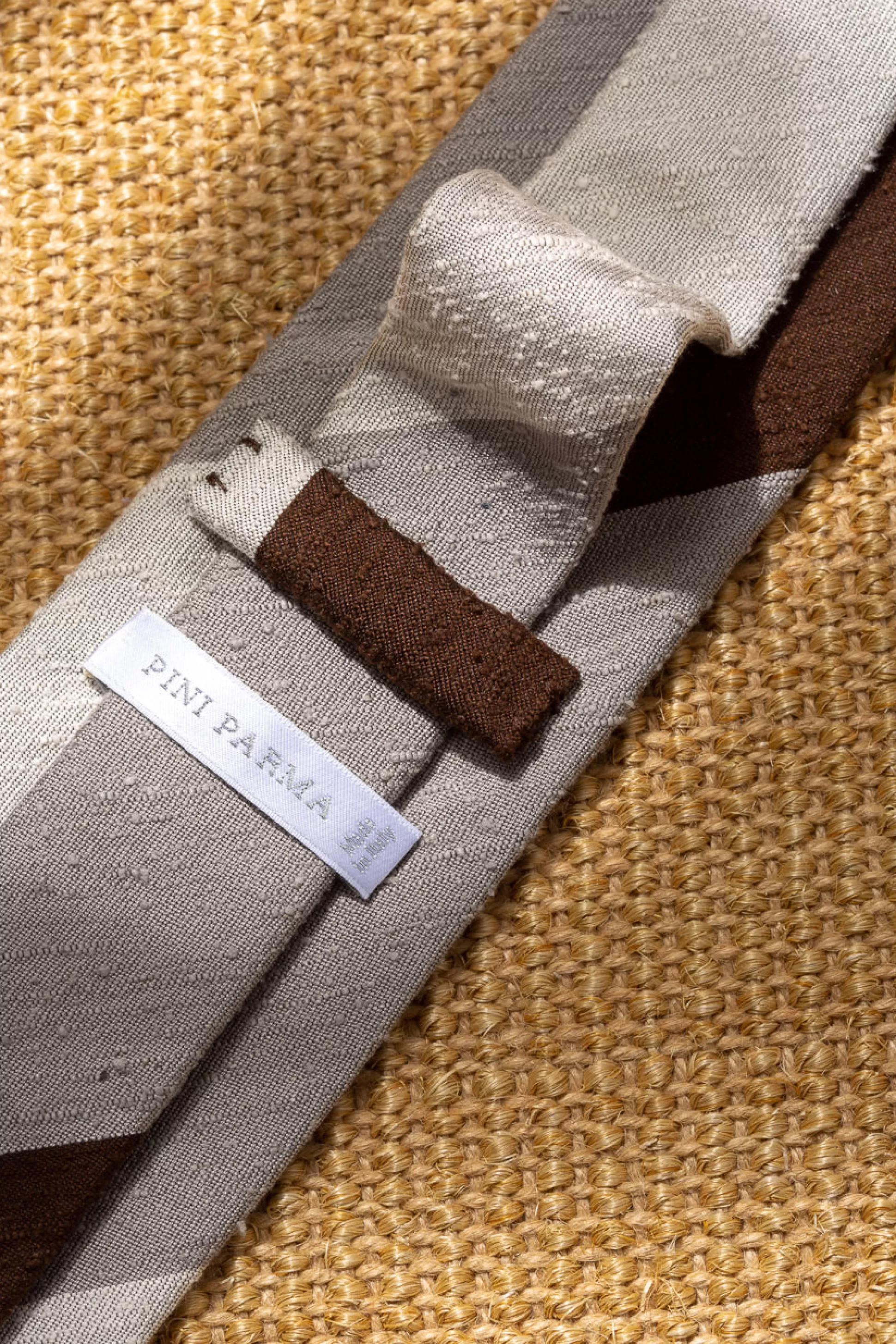 Cravatta in Shantung Grigio Antracite e Marrone Cioccolato · Fatto a Mano in Italia | Pini Parma