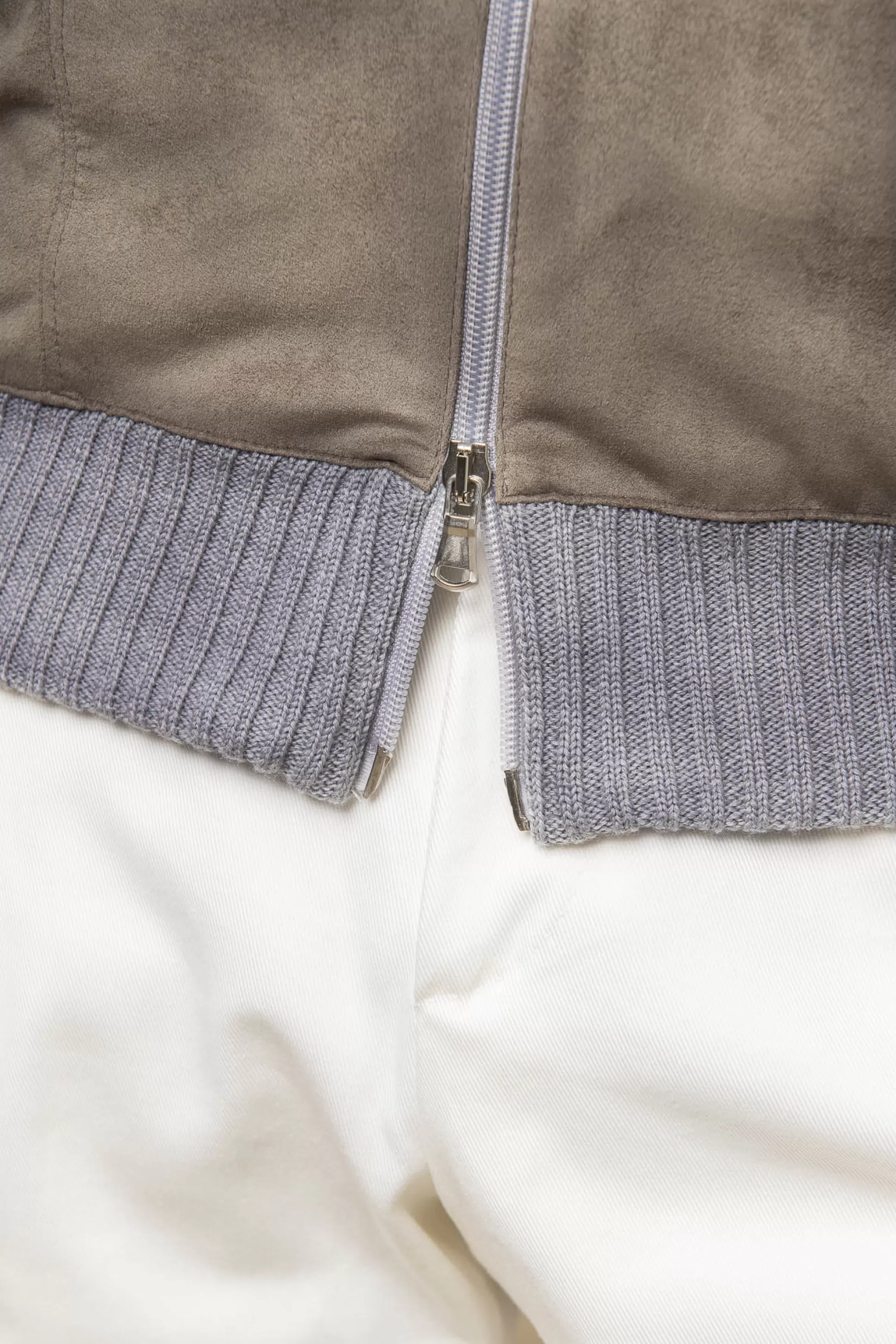 Cardigan Grigio e Taupe - Tessuto Premium in Alcantara con Lana - Prodotto Artigianalmente in Italia | Collezione Autunno Pini Parma