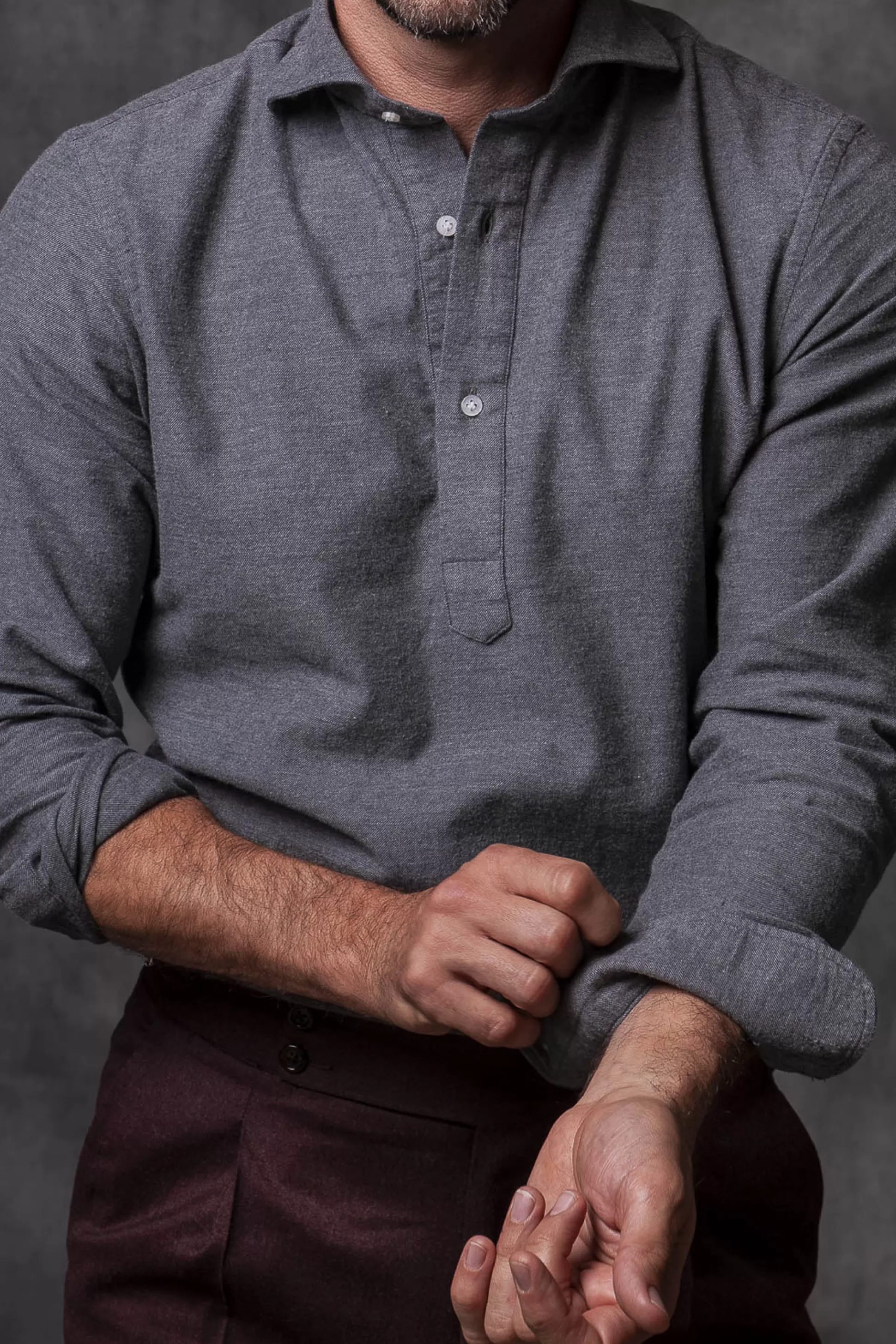 Pini Parma: Camicia Popover Grigio Antracite con Tocco Flanella - Tessuto Artigianale Italiano - Comfort Premium a Prezzo Accessibile
