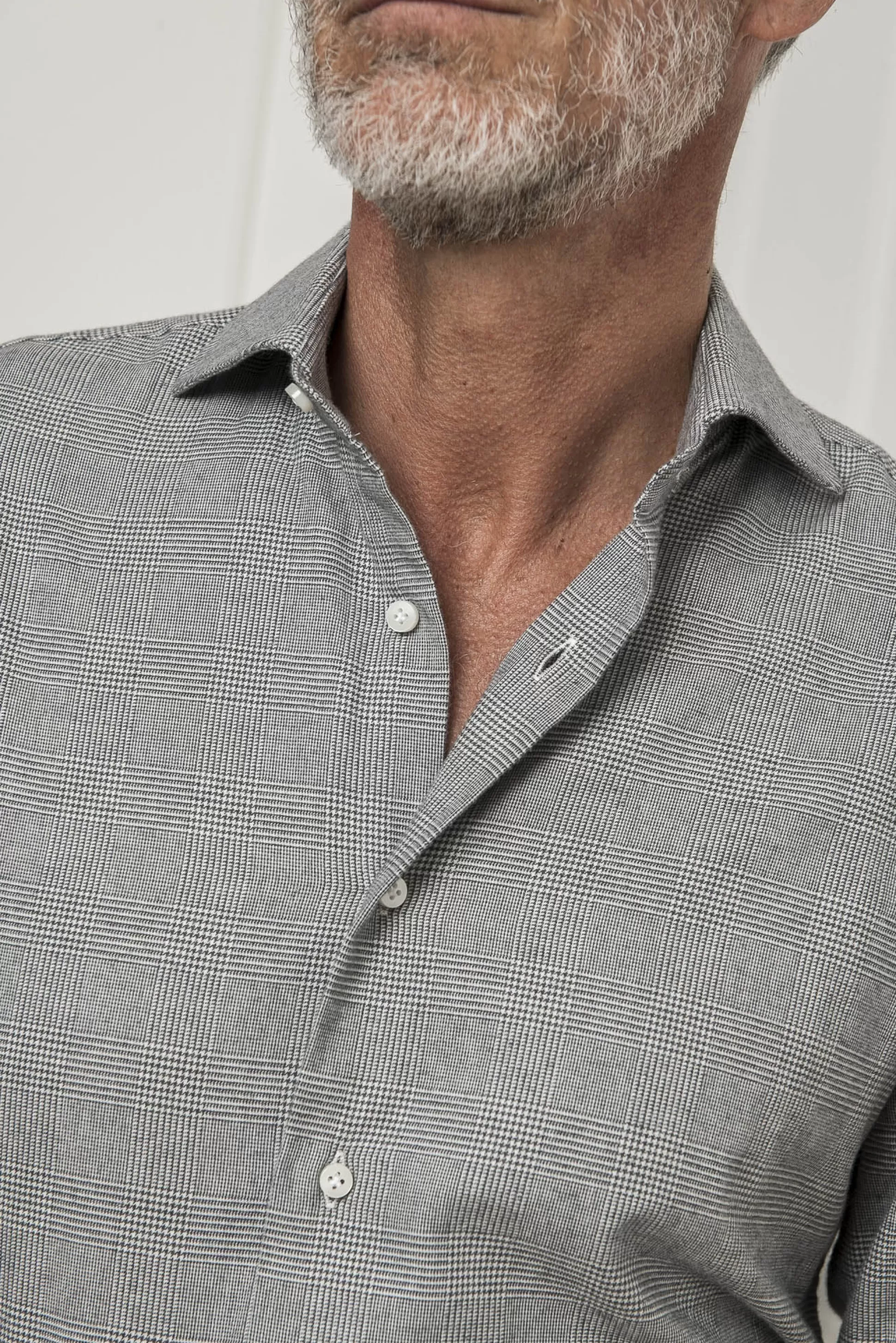 Pini Parma: Camicia Grigio Antracite con Fantasia Prince of Wales - Realizzata a Mano in Italia, Scopri la Collezione Esclusiva