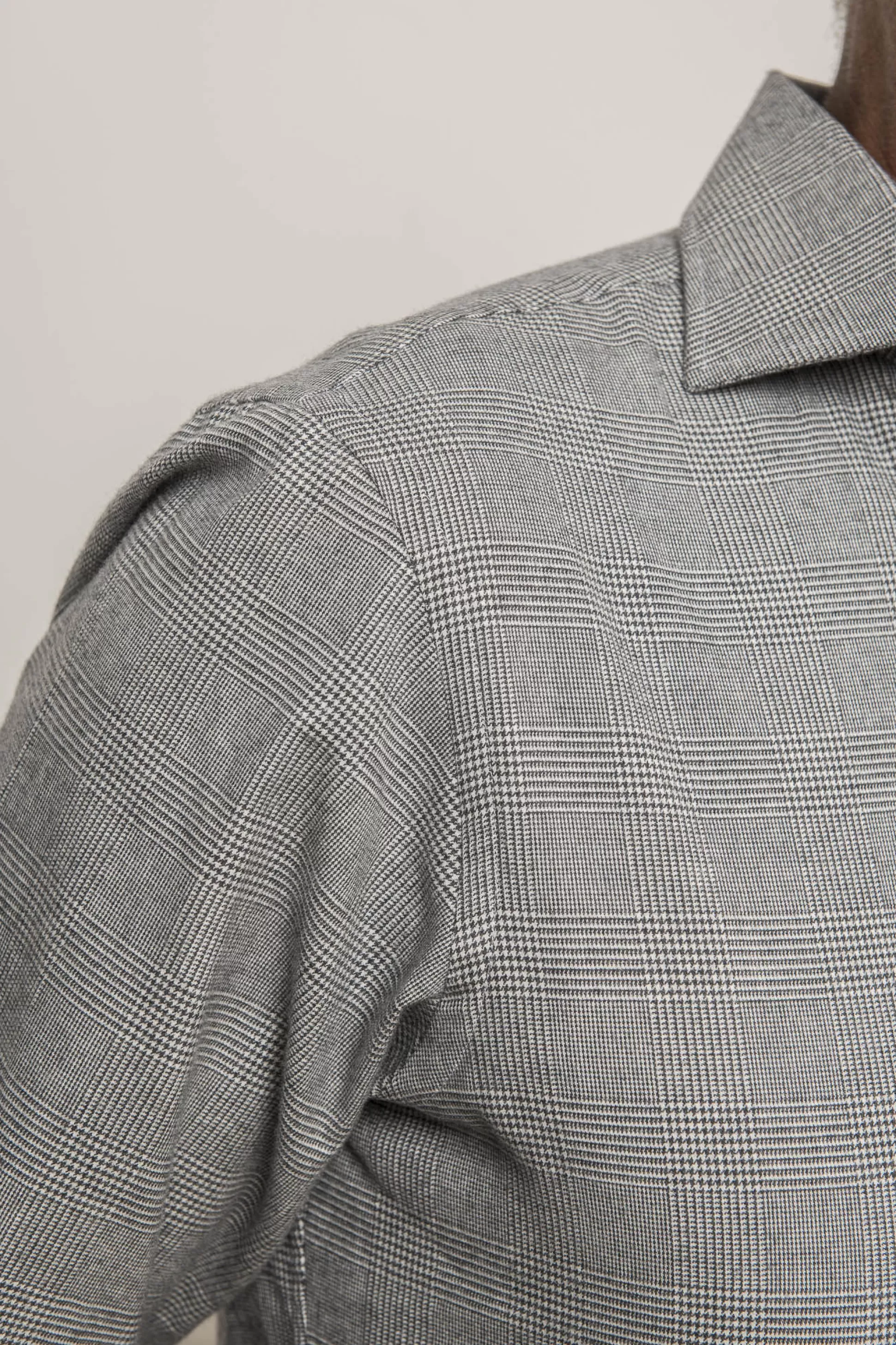 Pini Parma: Camicia Grigio Antracite con Fantasia Prince of Wales - Realizzata a Mano in Italia, Scopri la Collezione Esclusiva