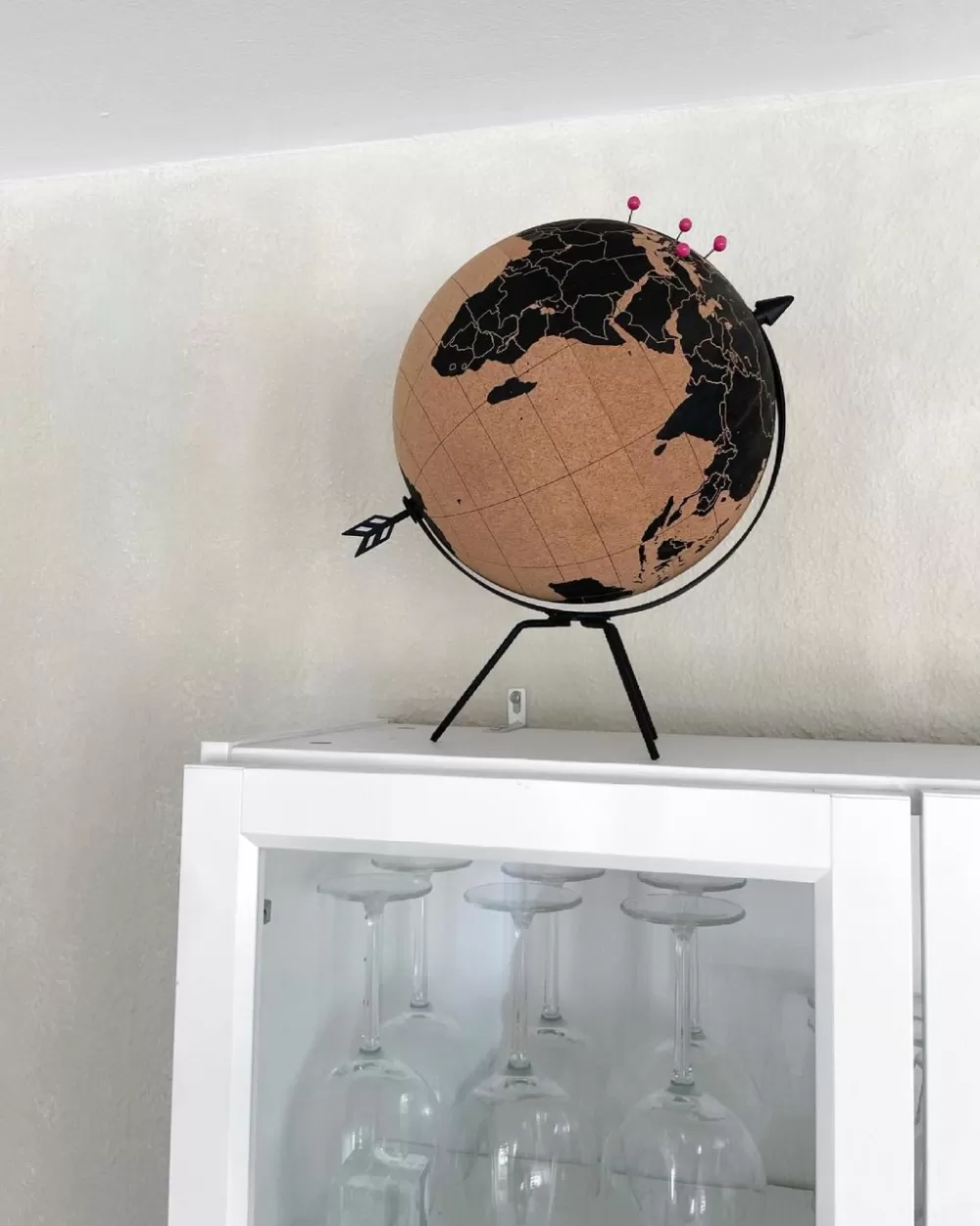 Beliani Pallone da Gioco con Design Unico con Mappa - 35 cm Diametro, Colori Marrone/Nero, Ideale per Interni ed Esterni - Battuta Resistente per Divertimento Senza Fine