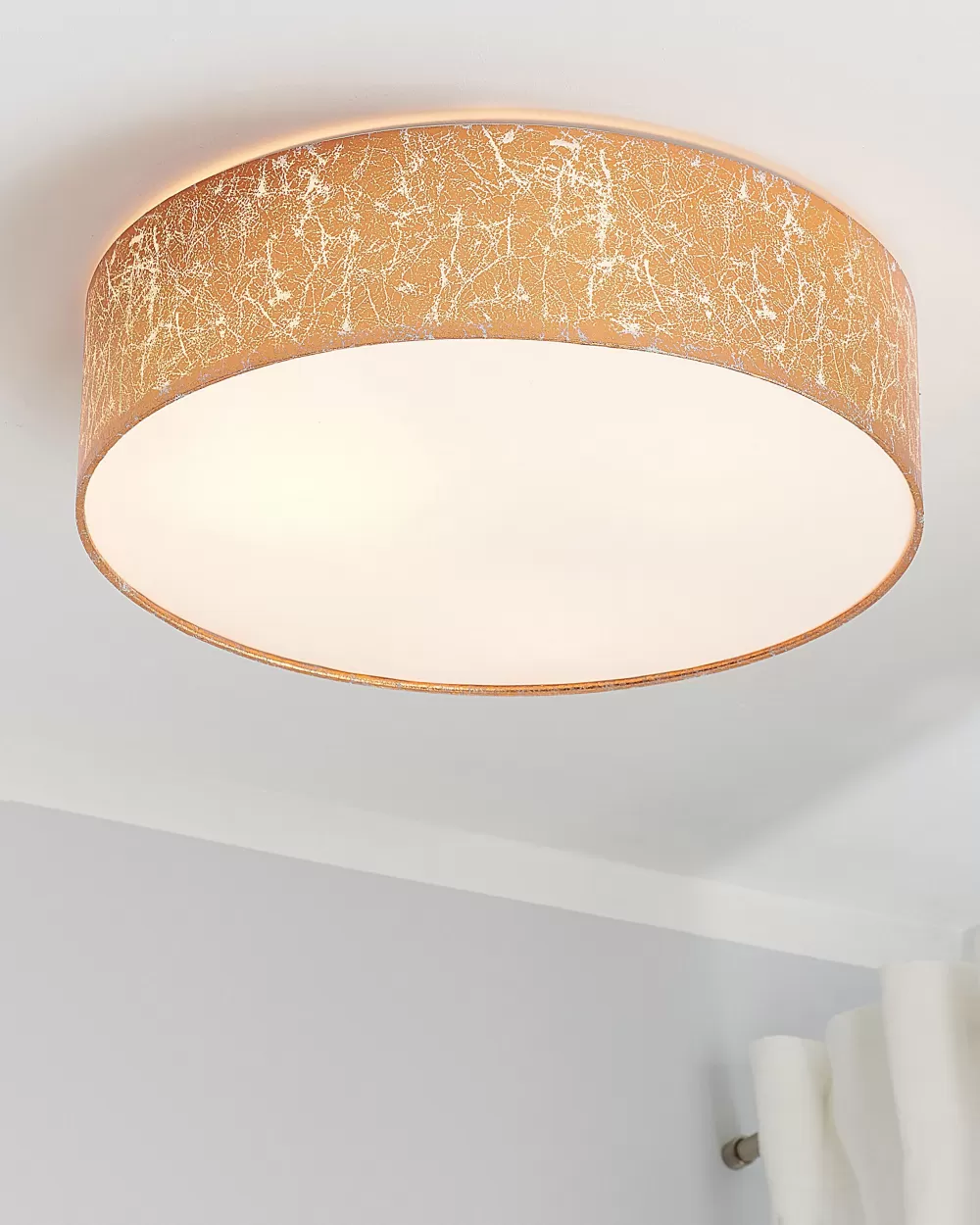 Lampadario Beliani a 3 Luci in Rame e Poliestere - Design Scandinavo Elegante per Interni Rustici 

(Note: This version removes direct translations, restructures elements naturally, adds descriptive adjectives, specifies room usage, and uses authentic Italian terminology for materials and style while maintaining SEO-friendly formatting.)