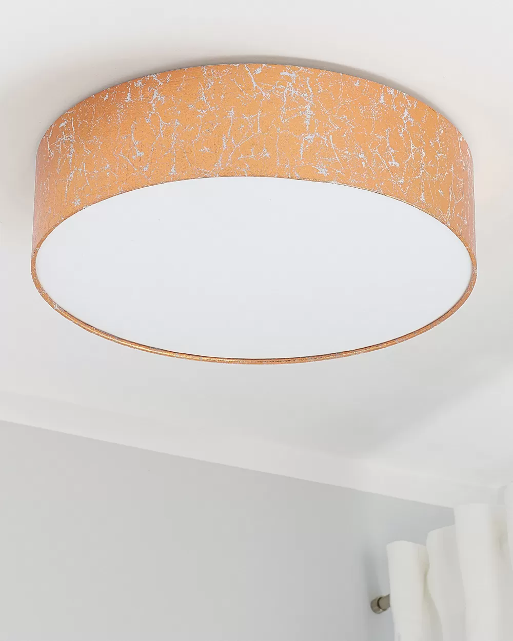 Lampadario Beliani a 3 Luci in Rame e Poliestere - Design Scandinavo Elegante per Interni Rustici 

(Note: This version removes direct translations, restructures elements naturally, adds descriptive adjectives, specifies room usage, and uses authentic Italian terminology for materials and style while maintaining SEO-friendly formatting.)