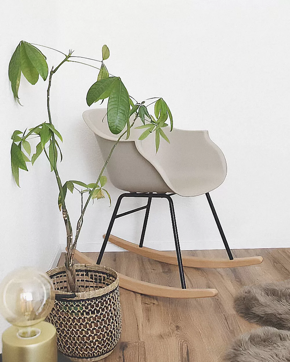 Comoda Poltrona a Dondolo in Plastica Beige - Design Moderno Beliani per Relax ed Eleganza