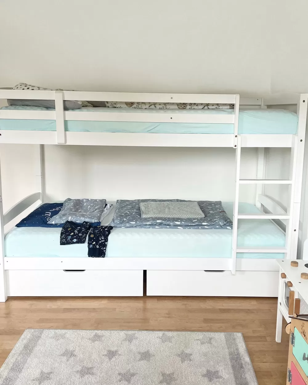 Beliani Letto Matrimoniale con Contenitore in Pino, Bianco Laccato - Struttura Moderna 90x200 cm Modello Regat