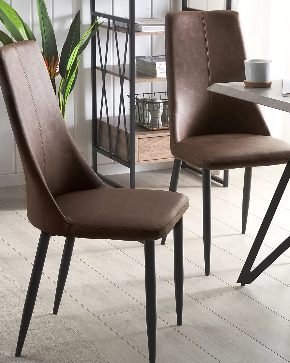 Beliani Libreria Moderna con 3 Ripiani e Cassetti - Scaffale in Legno Massello Scuro Design Keene