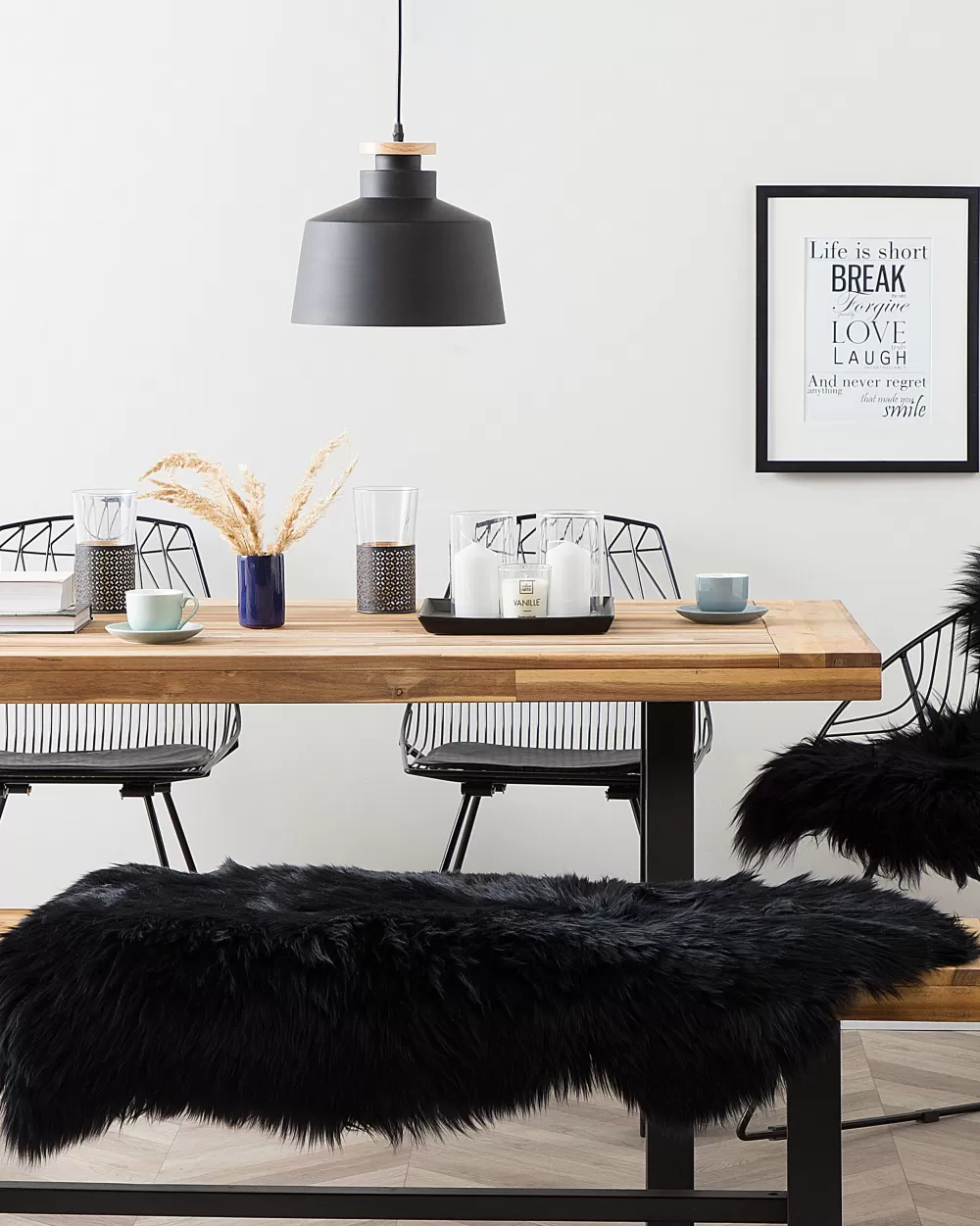 Lampada da Terra Beliani Modello Uluru in Nero Opaco - Design Moderno per Interni