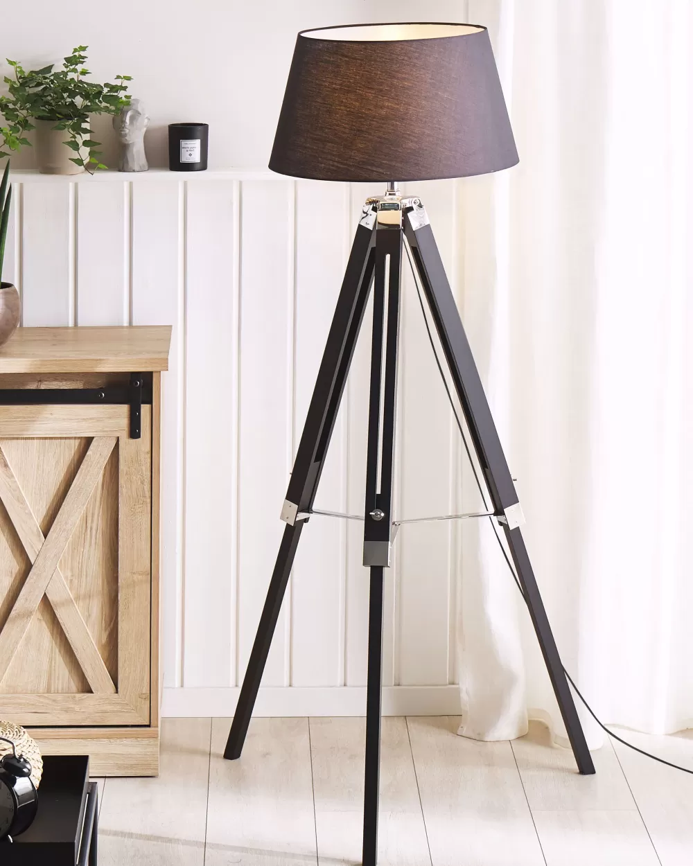 Lampada da Terra Moderna Manty in Nero Stile Madeira - Design Elegante by Beliani