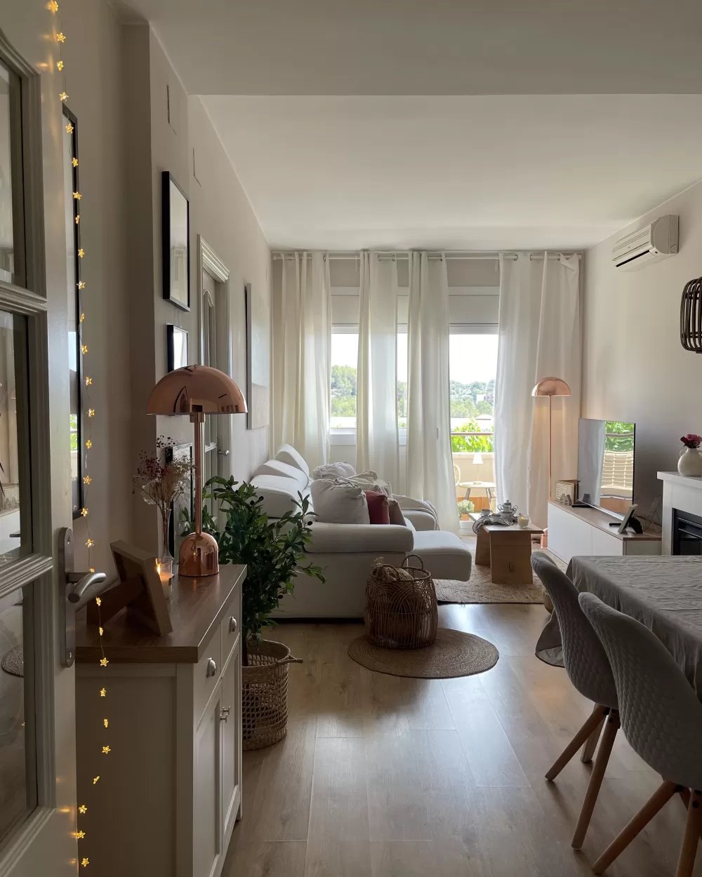Lampada da Terra Beliani Macasia in Metallo con Finitura Ramata - Design Elegante per Interni Moderni