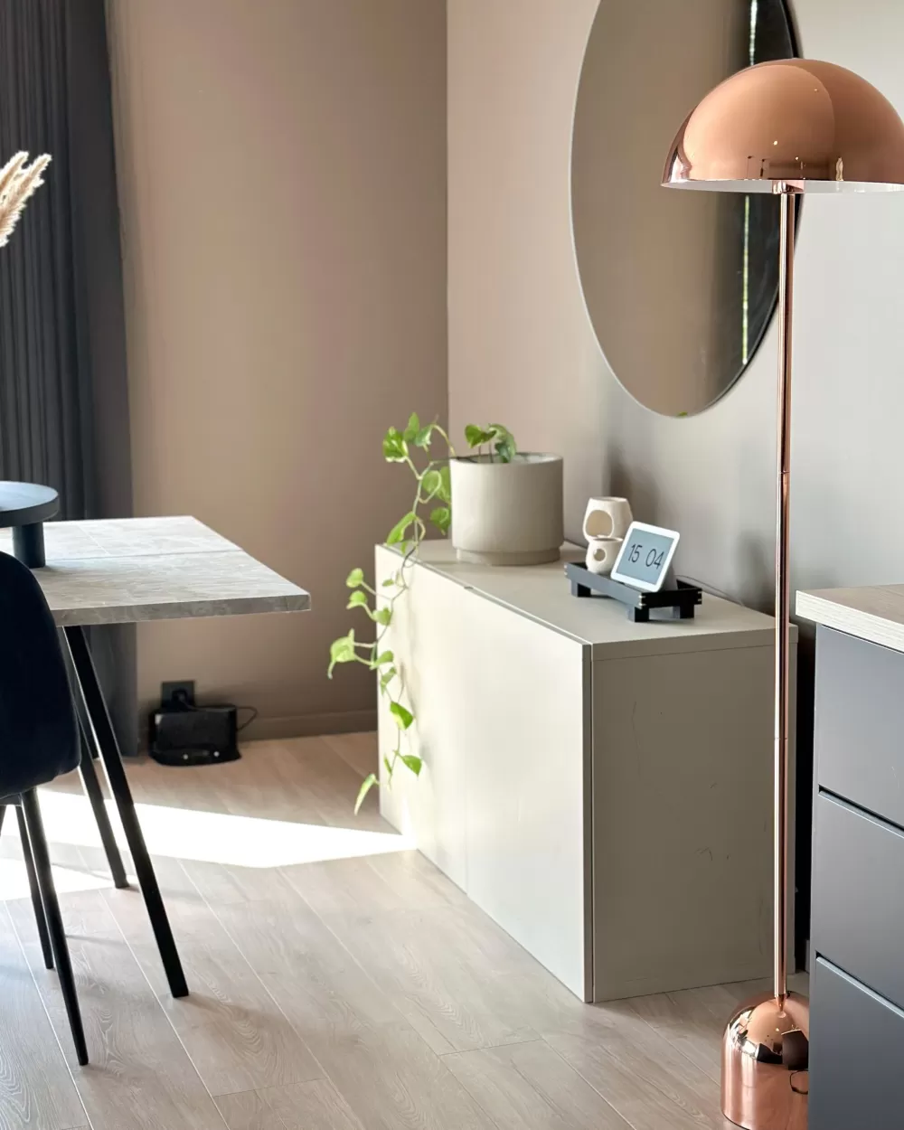 Lampada da Terra Beliani Macasia in Metallo con Finitura Ramata - Design Elegante per Interni Moderni