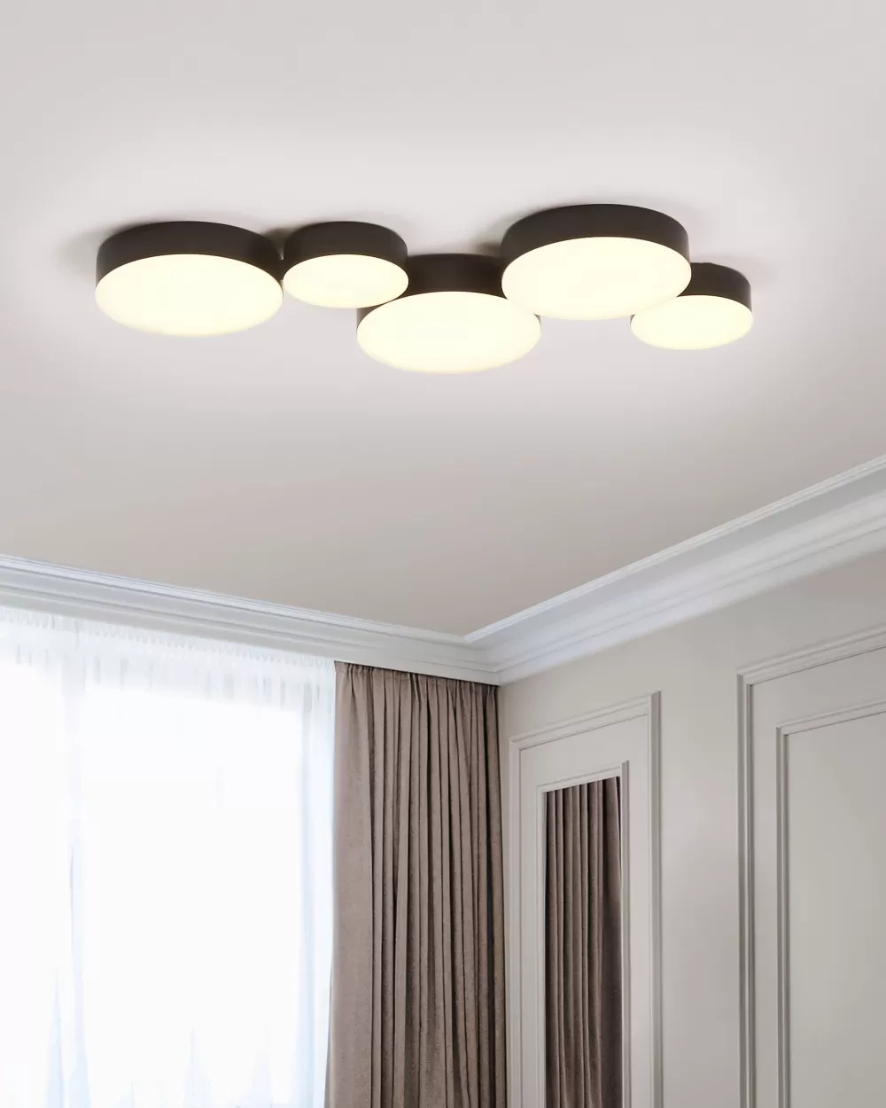 Lampada a LED per Soffitto Beliani Modello Luga - 5 Luci in Ferro Nero Design Moderno