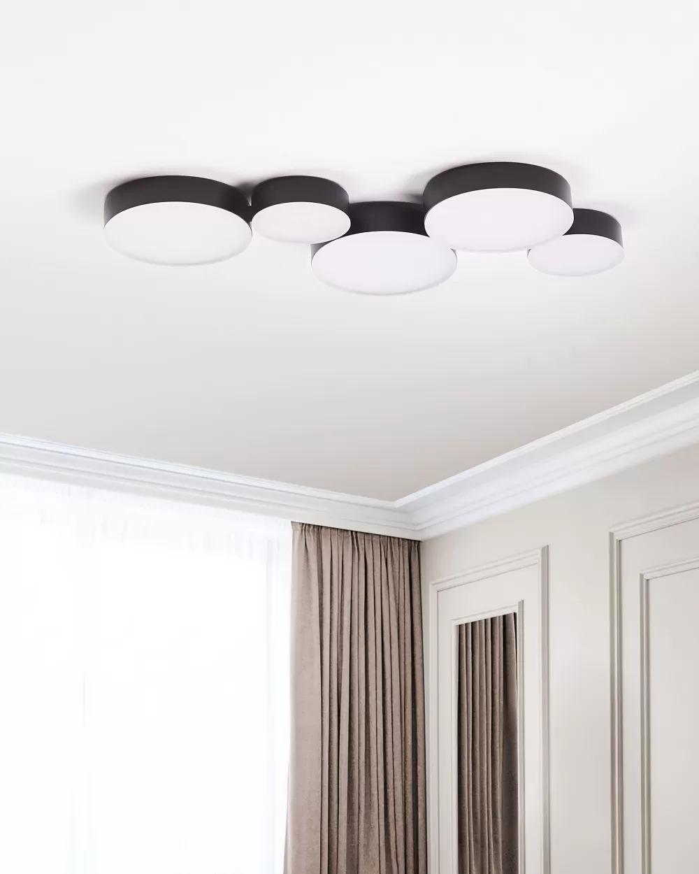 Lampada a LED per Soffitto Beliani Modello Luga - 5 Luci in Ferro Nero Design Moderno