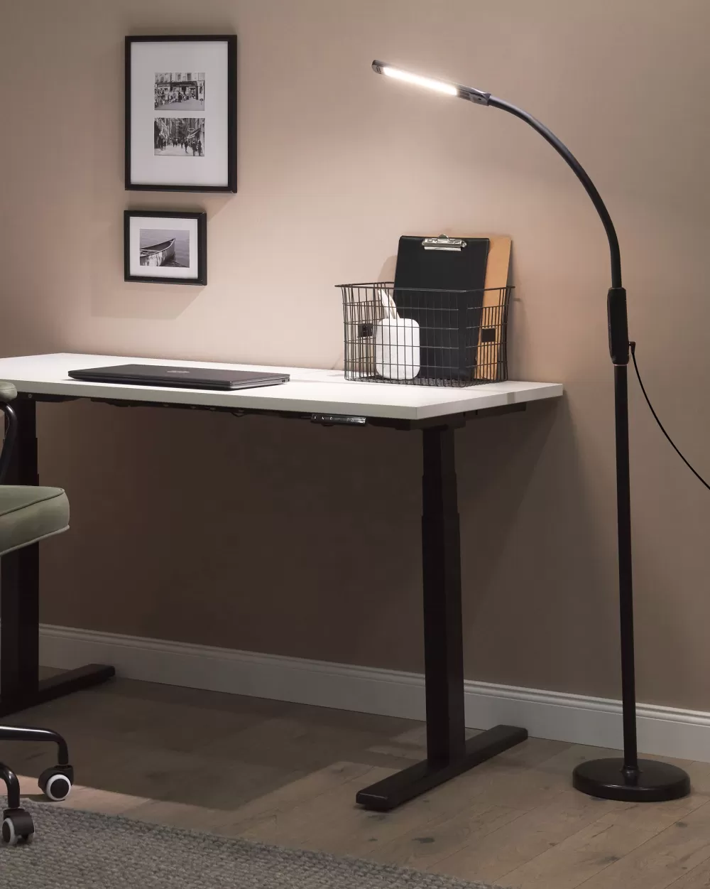 Lampada LED Regolabile Beliani - Illuminazione Versatile da Pavimento o Tavolo con Design Moderno, Colore Nero Elegante per Ambienti Contemporanei
