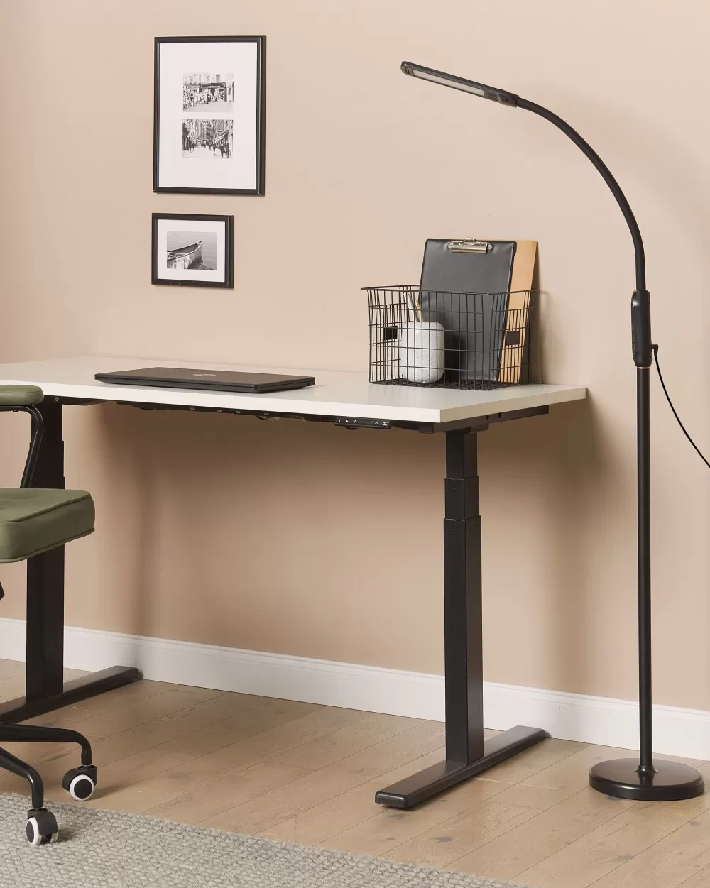 Lampada LED Regolabile Beliani - Illuminazione Versatile da Pavimento o Tavolo con Design Moderno, Colore Nero Elegante per Ambienti Contemporanei