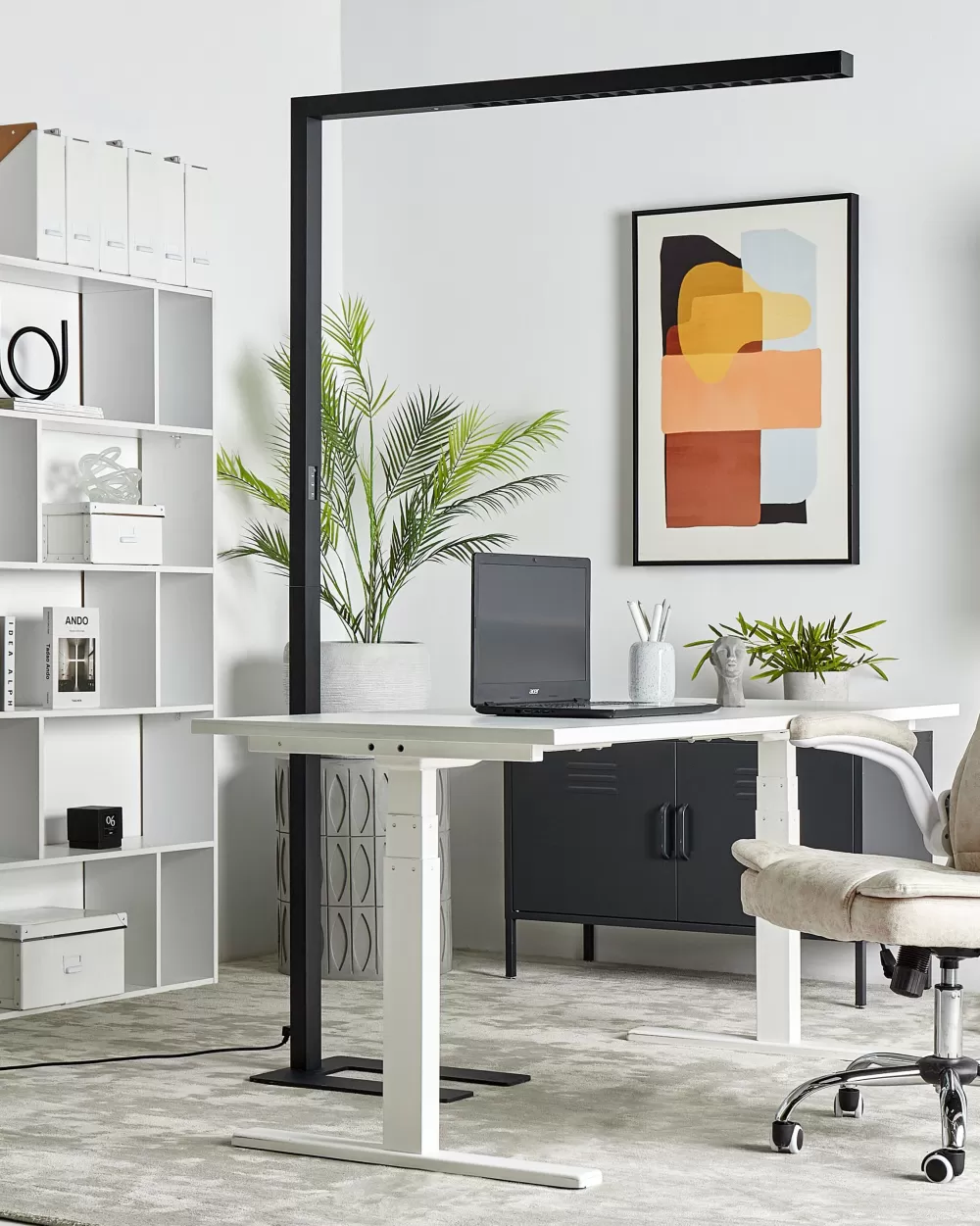 Lampada LED da Terra Moderna in Alluminio Nero - Design Elegante per Arredamento Contemporaneo