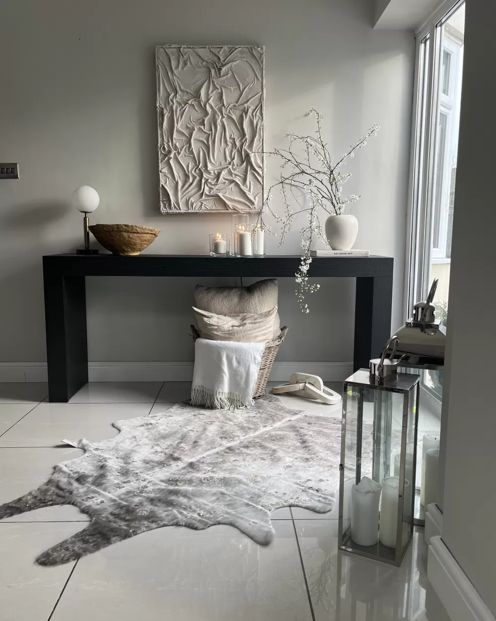 Tappeto Elegante Beliani Lehman Tekotalja Taplat in Tonalità Grigio Antracite e Oro, Misure 150x200 cm, Collezione Bogong
