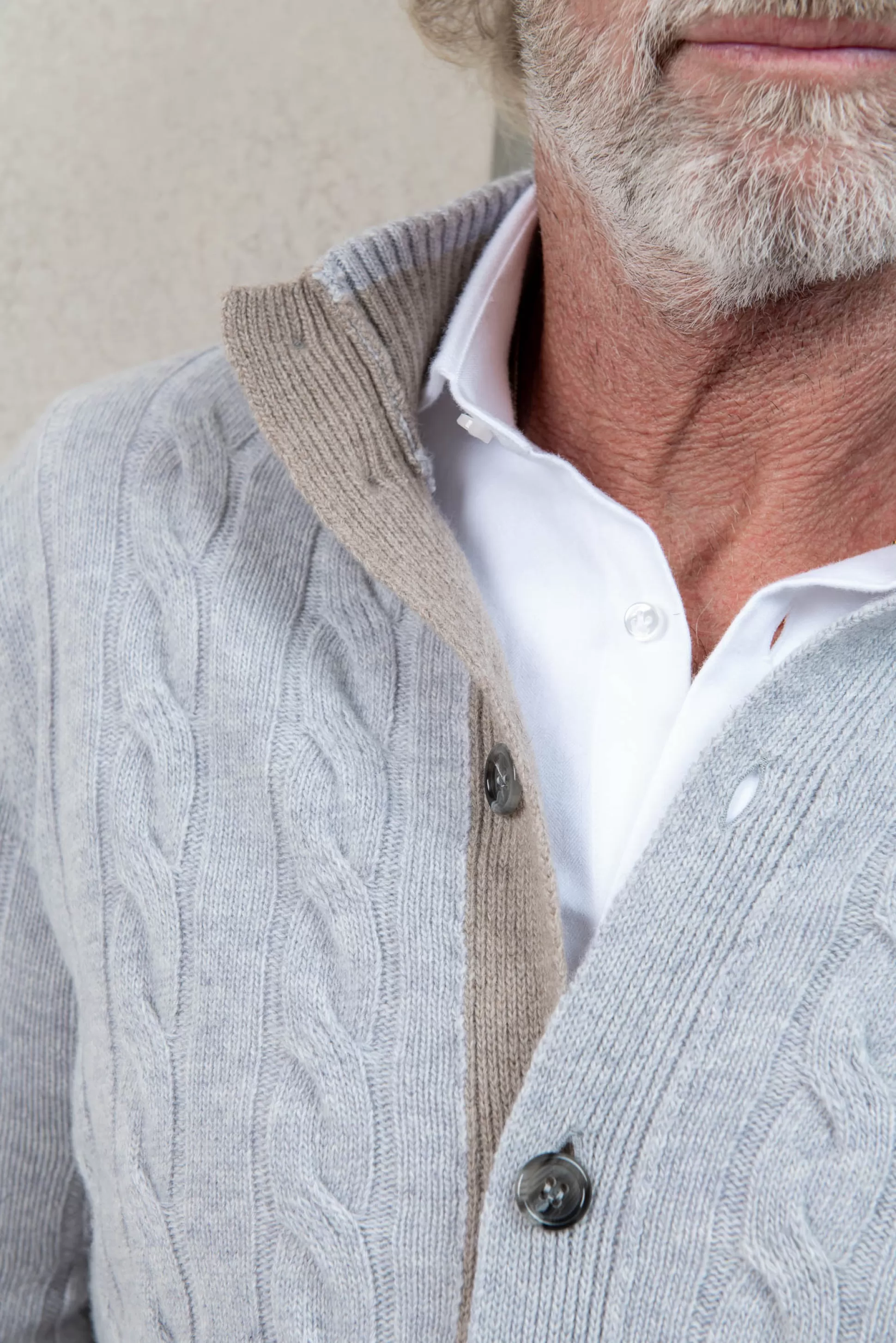 Cardigan Grigio Perla in Maglina a Trecce con Filato Cashmere - Fatto a Mano in Italia | Collezione Autunno di Pini Parma