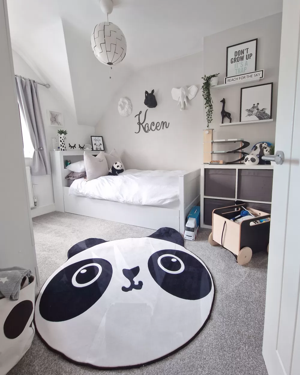 Tappeto Moderno con Design Panda Bianco e Nero, 120 cm - Stile Accattivante Beliani