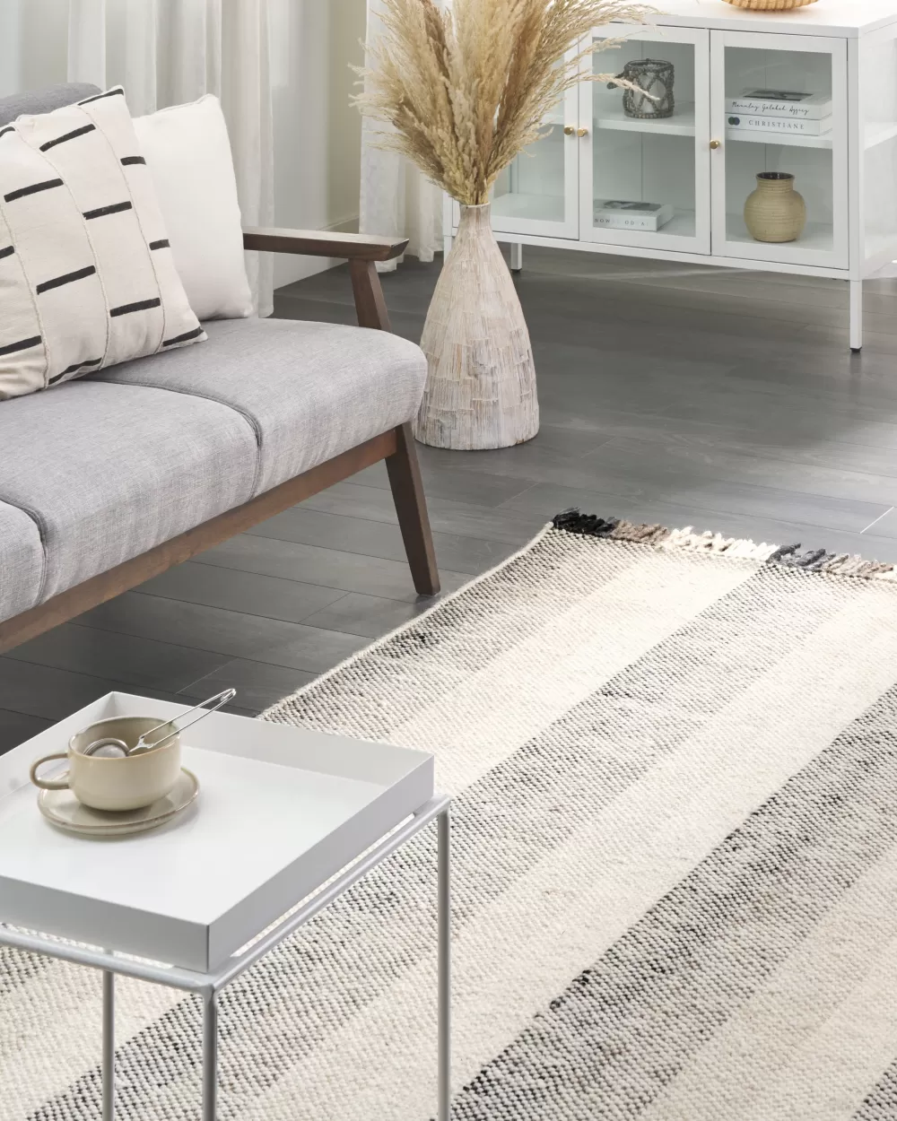 Beliani Tappeto Elegante da Villa in Bianco Naturale, 160x230 cm - Collezione Emirler